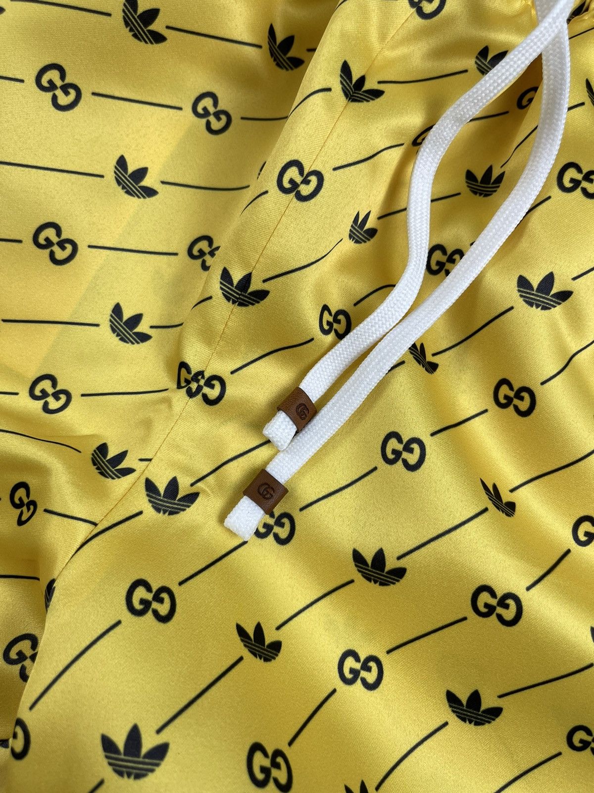 Adidas × Gucci Gucci x Adidas GG Full Logo Yellow/Black Shorts Size M Size 27" / US 4 / IT 40 - 15 Thumbnail