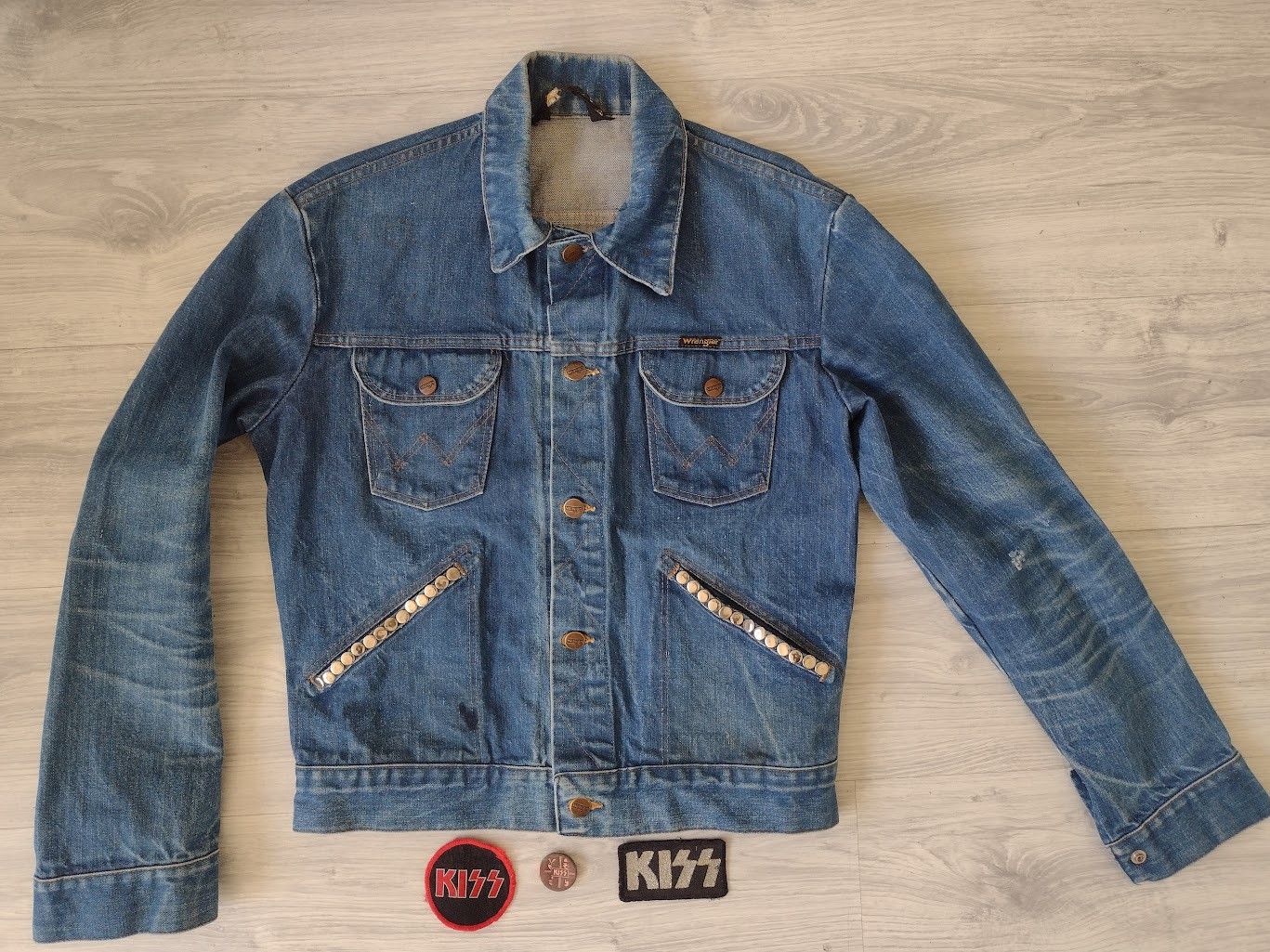 Wrangler Vintage 80s Wrangler 124MJ 'KISS' with Patches & Button Size US S / EU 44-46 / 1 - 2 Thumbnail