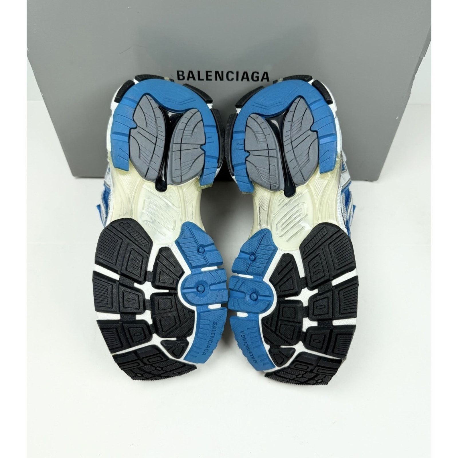 Balenciaga Size 35EU/5W - Balenciaga Runner Blue White NEW Size US 5 / IT 35 - 7 Thumbnail