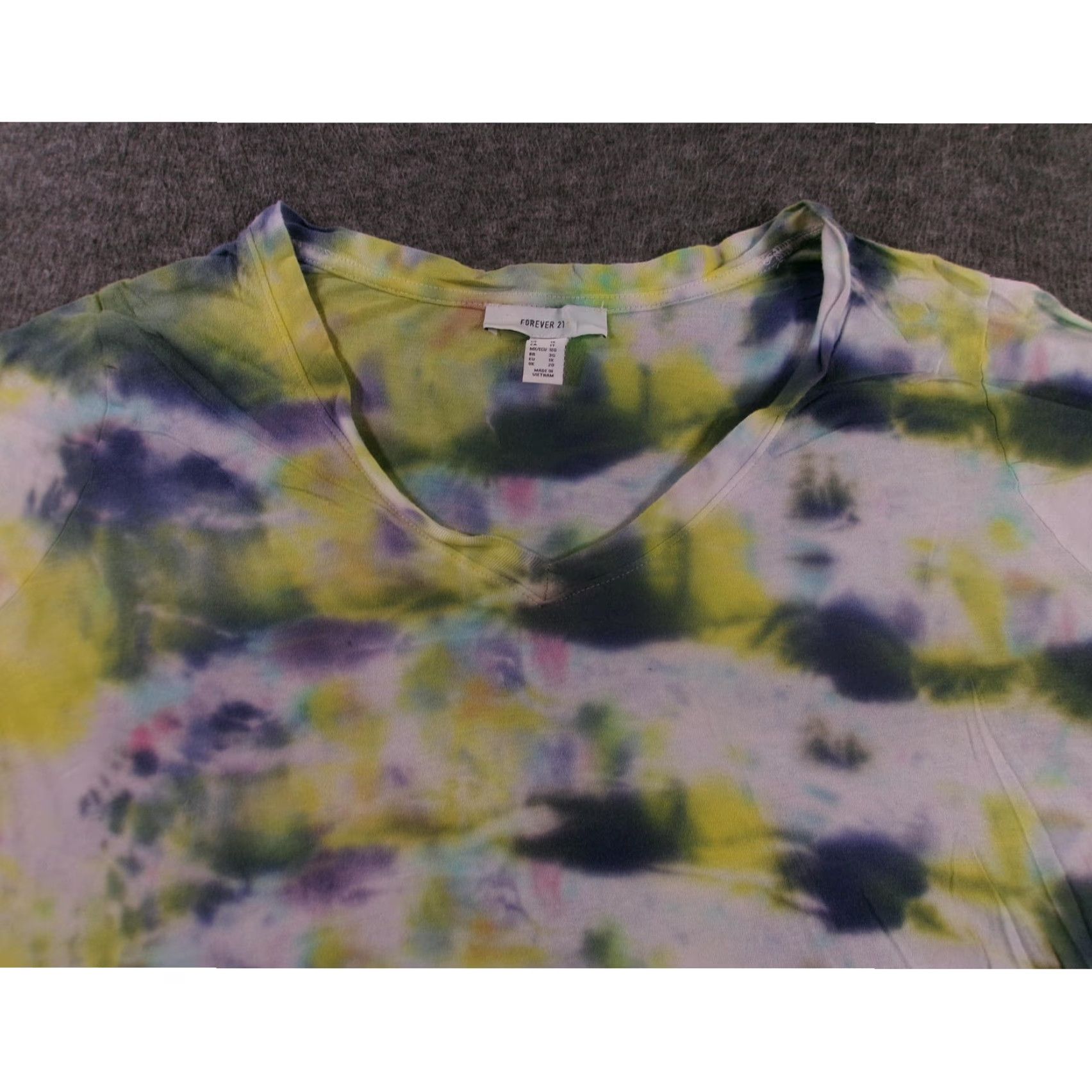 Forever 21 VINTAGE Forever 21 Tie Dye T-Shirt Womens Plus 1X Boho Casual Summer Festival V-Neck Size XL / US 12-14 / IT 48-50 - 2 Thumbnail