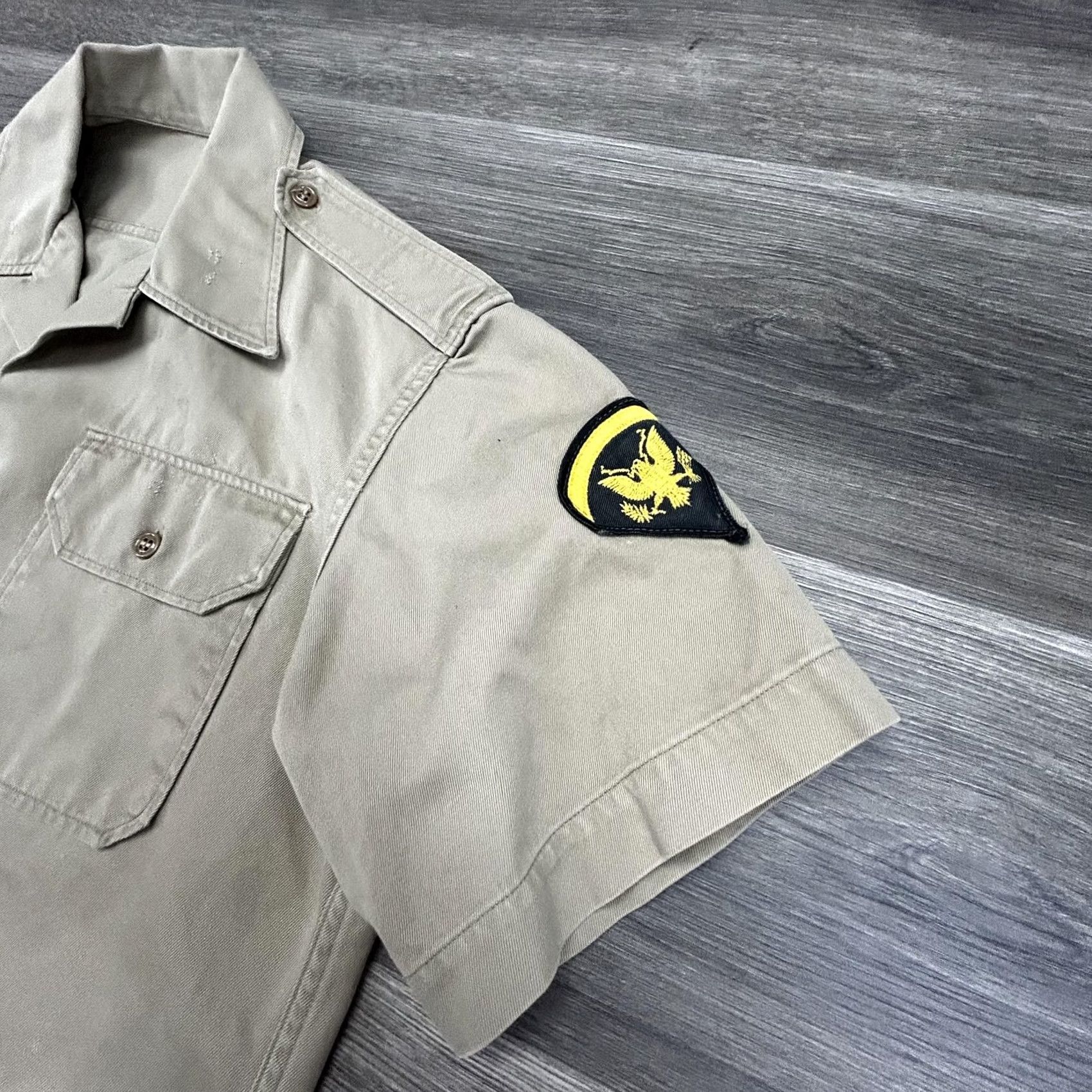 Vintage VINTAGE Military Shirt Mens Large Beige Short Sleeve Button Patches SH-1 Size US L / EU 52-54 / 3 - 4 Thumbnail