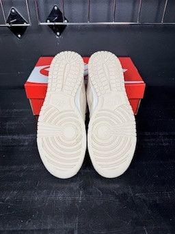 Nike Nike Dunk Low SE "Sand Drift" (WMNS) Size US 10 / IT 40 - 4 Thumbnail