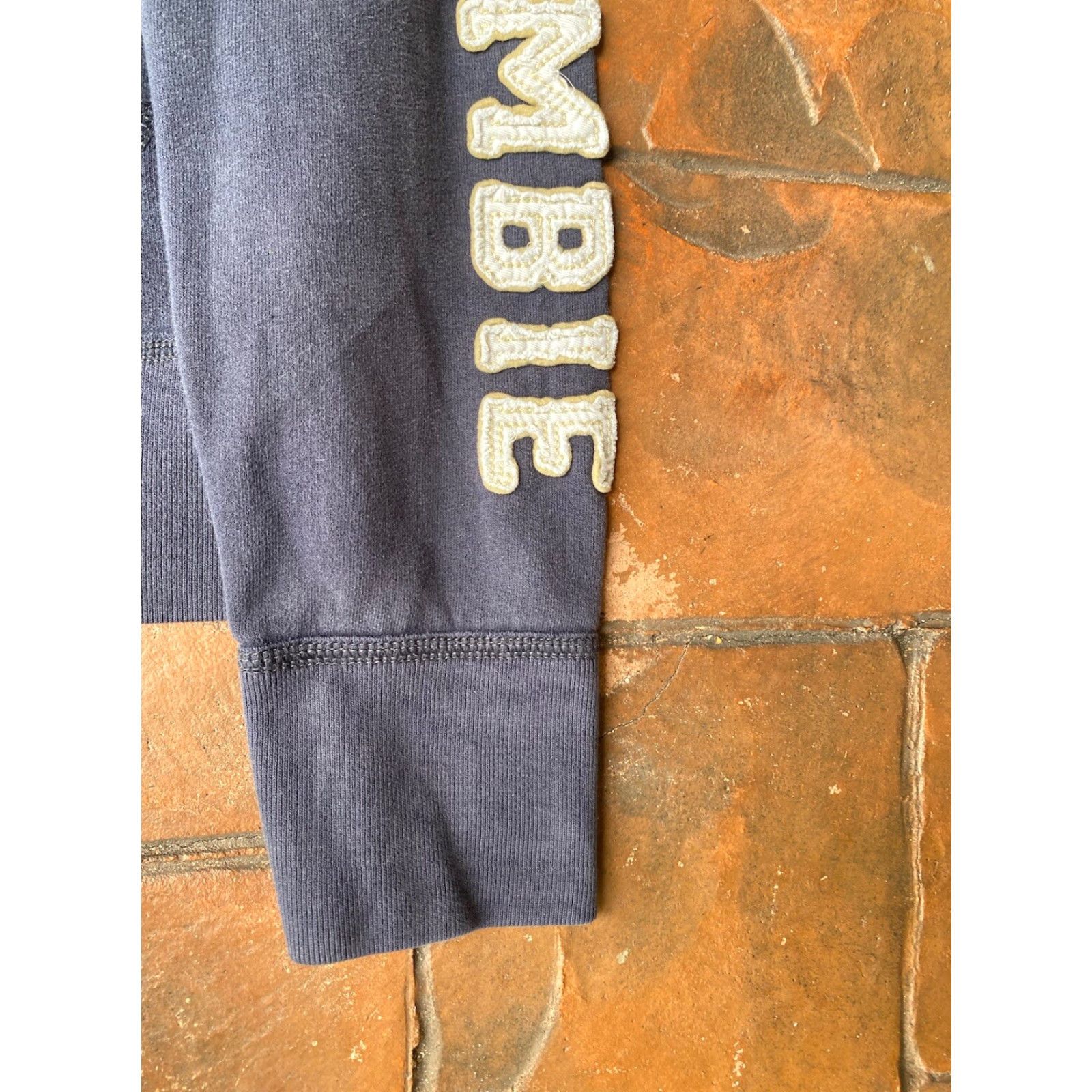 Abercrombie & Fitch VINTAGE Abercrombie & Fitch Muscle Zip Up Hoodie Men Small Gray Logo 00s Size US S / EU 44-46 / 1 - 6 Thumbnail