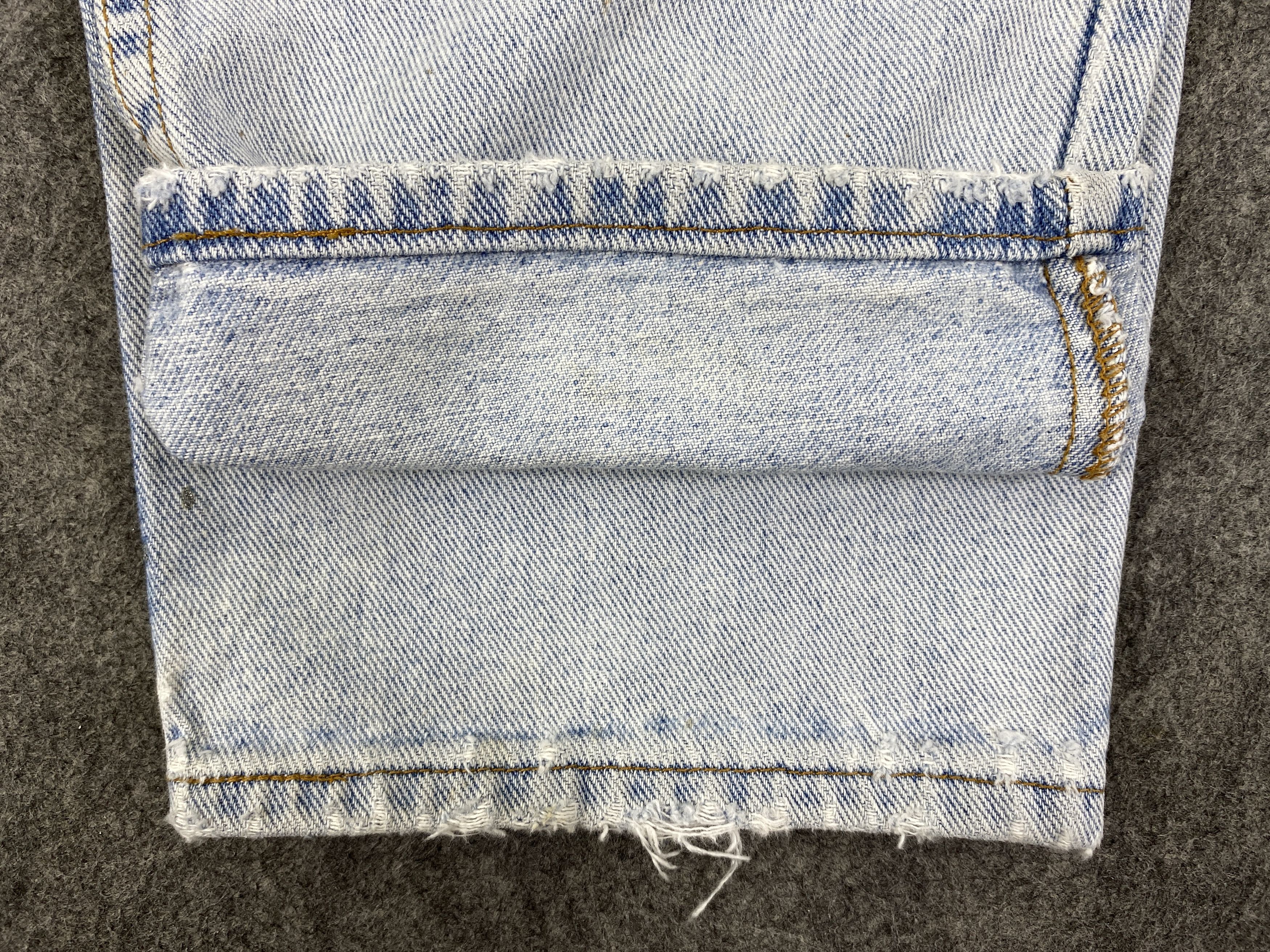 Levi's 90's Light Wash Vintage Levi's 550 37x30.5 Denim -JN1880 Size US 37 - 9 Thumbnail