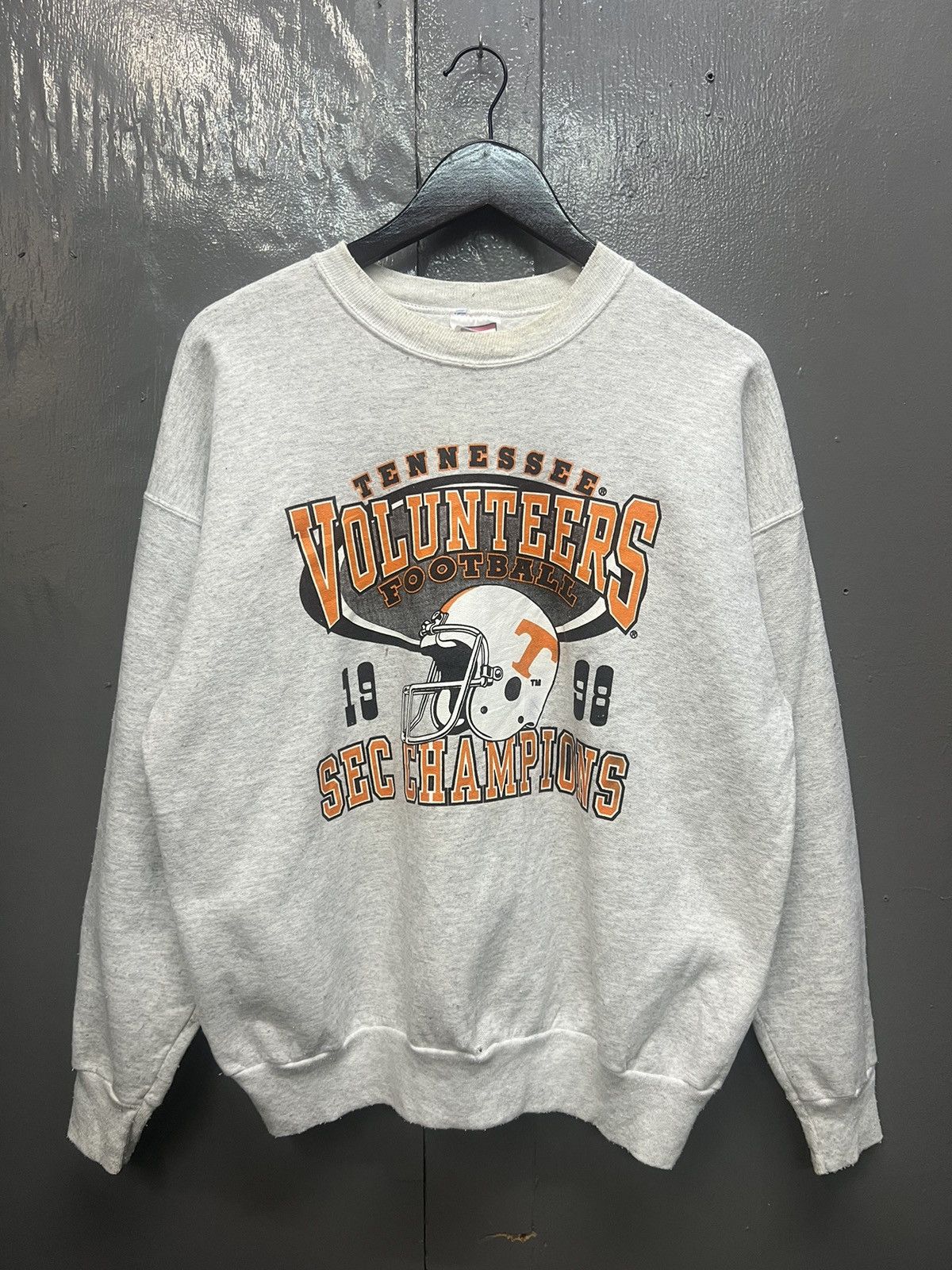 NFL VINTAGE NFL TENNESSEE VOLUNTEERS FOOTBALL SWEATSHIRT Size US L / EU 52-54 / 3 - 1 Thumbnail