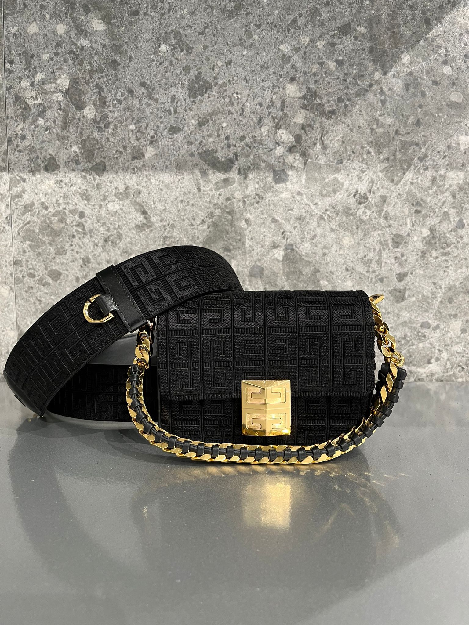 Givenchy oc11z0725 Size: OS / 4G Small Chain Bag in Black Size ONE SIZE - 3 Thumbnail