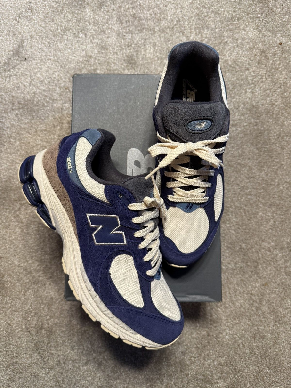 New Balance New Balance 2002R “Light Cream Purple” Size US 9.5 / EU 42-43 - 2 Thumbnail