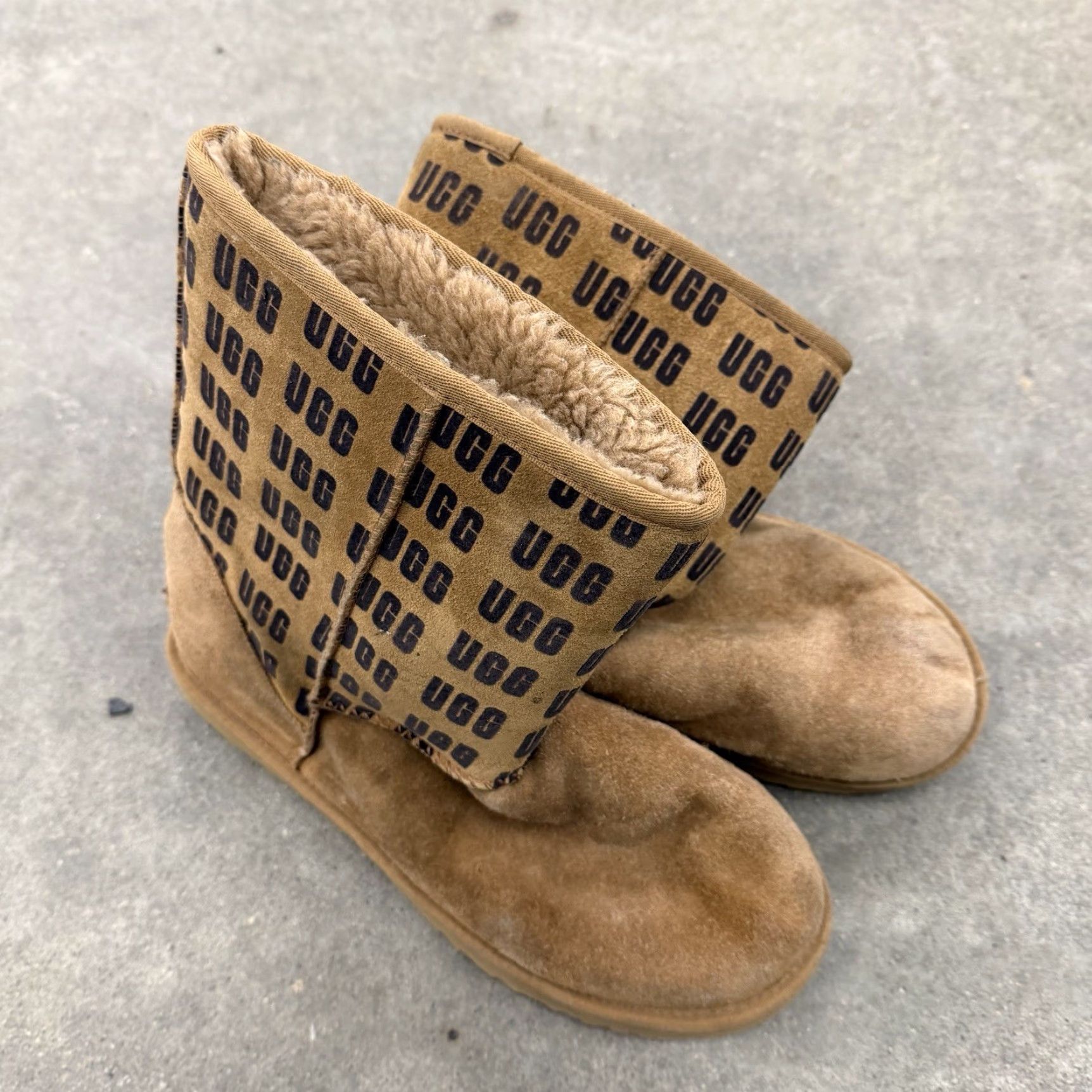 Ugg VINTAGE UGG Boots Classic Short II Graphic Chestnut Suede Sheepskin Women's US Size 11 Mens Womens Girls Boys Size 32" / US 10 / IT 46 - 2 Thumbnail
