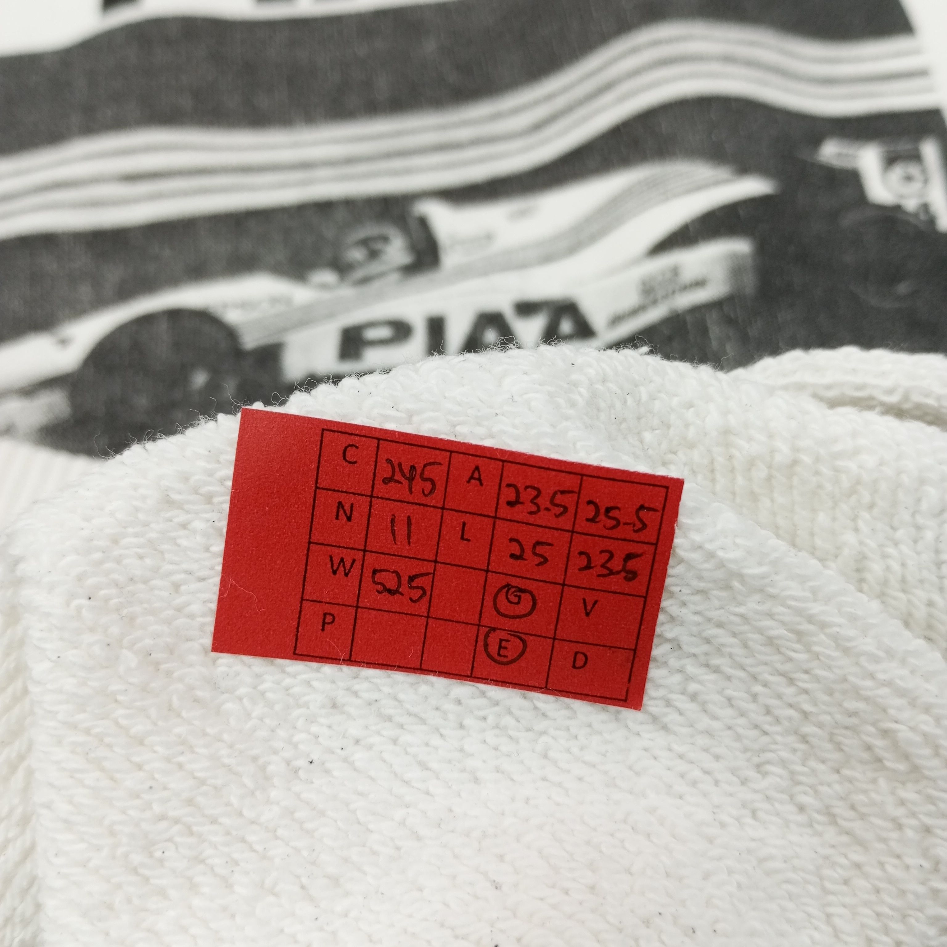 Vintage Vintage PIAA Motor Sports Racing F1 Sweatshirt c245n11 Size US L / EU 52-54 / 3 - 13 Thumbnail