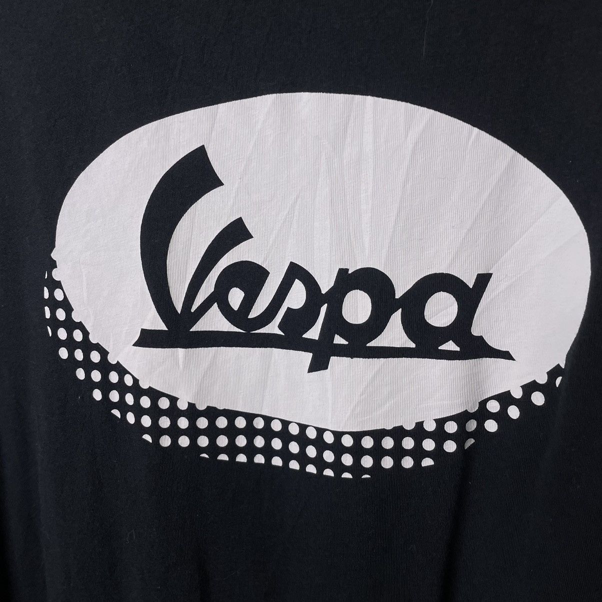 Japanese Brand Uniqlo x Piaggio Vespa Motorcycle Scooter Collaboration Tee Size US XL / EU 56 / 4 - 2 Thumbnail