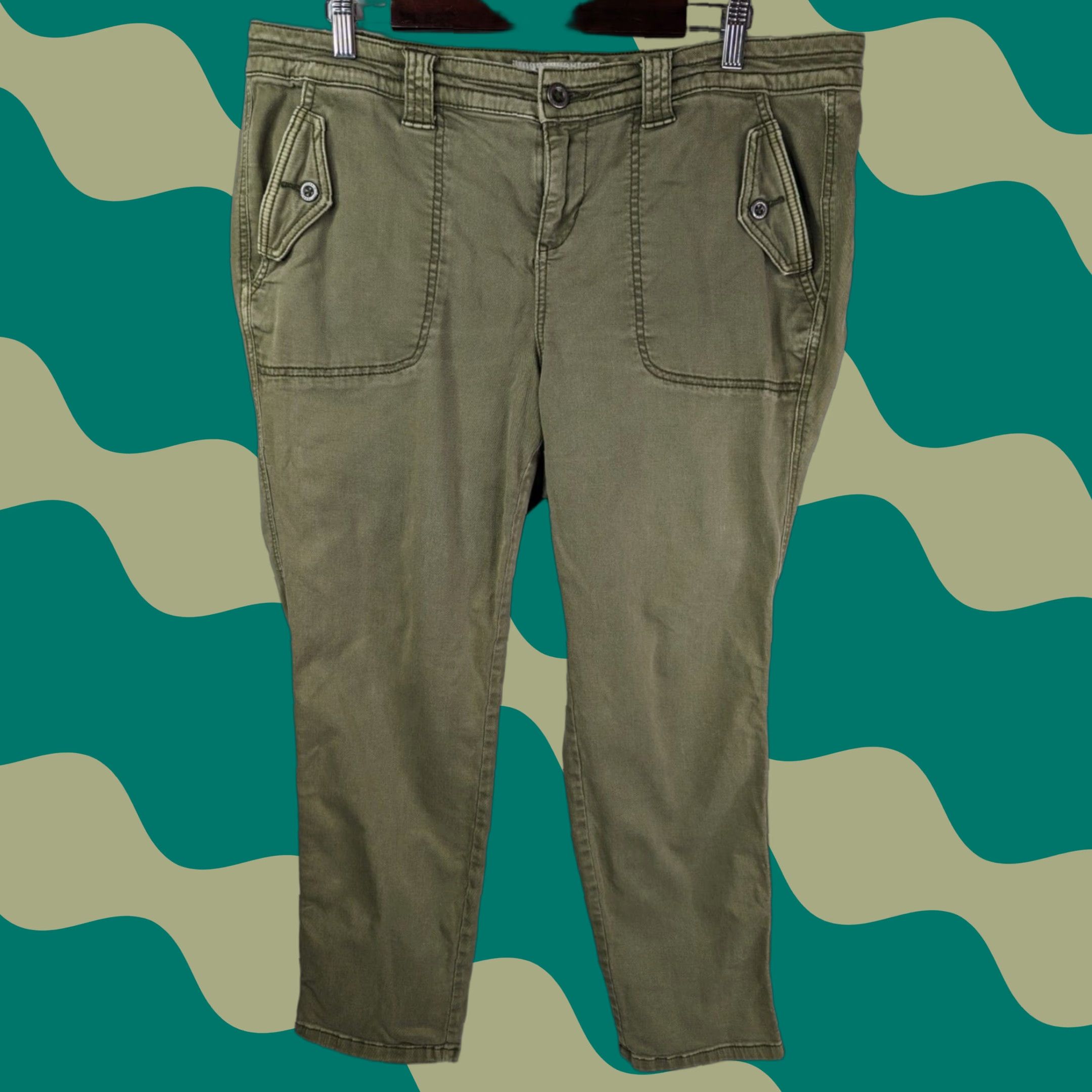 Torrid Torrid Pants Womens 16 Crop Twill Military Olive Green Stretch Cotton Pockets Size 38" / US 16 / IT 52 - 1 Thumbnail
