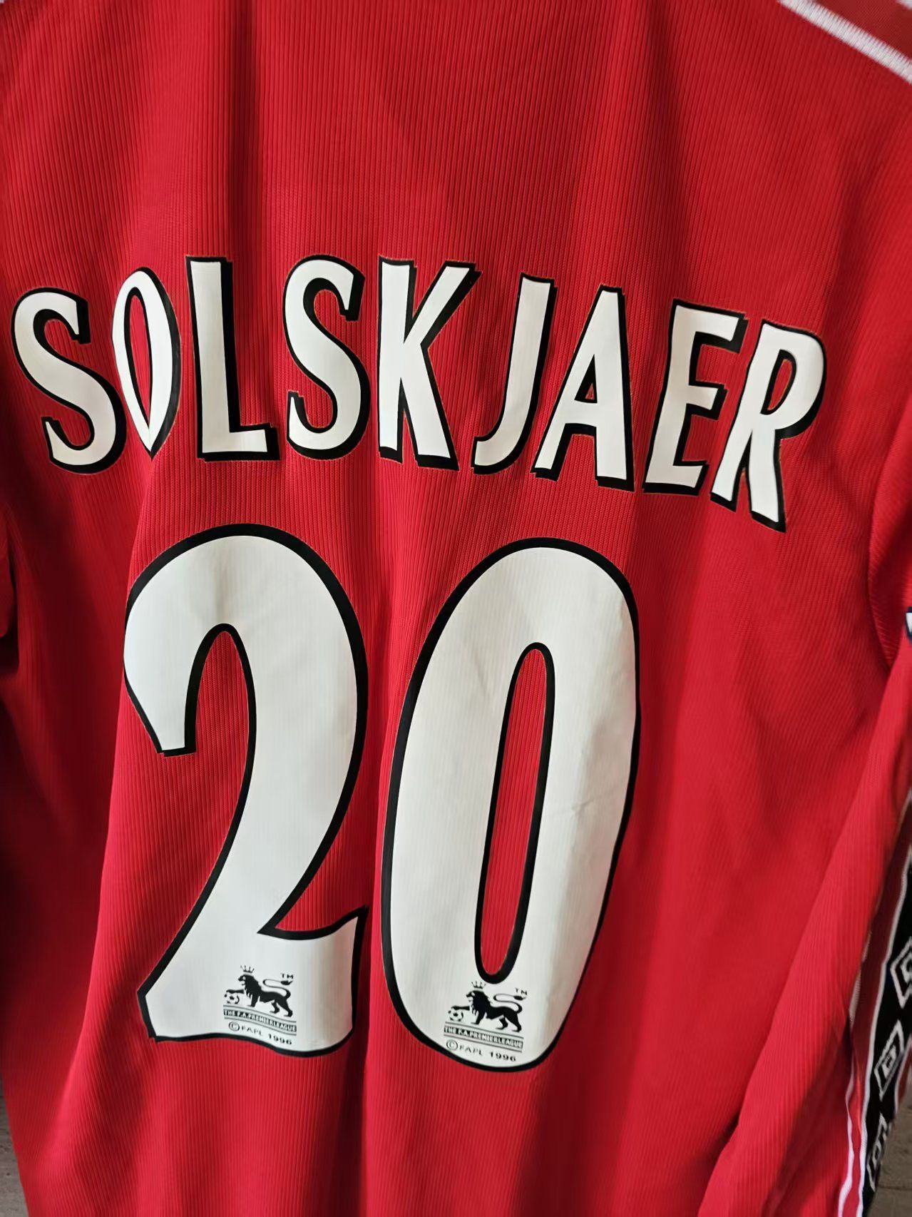 Other 1998 MUFC 20 Solskjaer Jersey Home Longsleeve Size US L / EU 52-54 / 3 - 4 Thumbnail