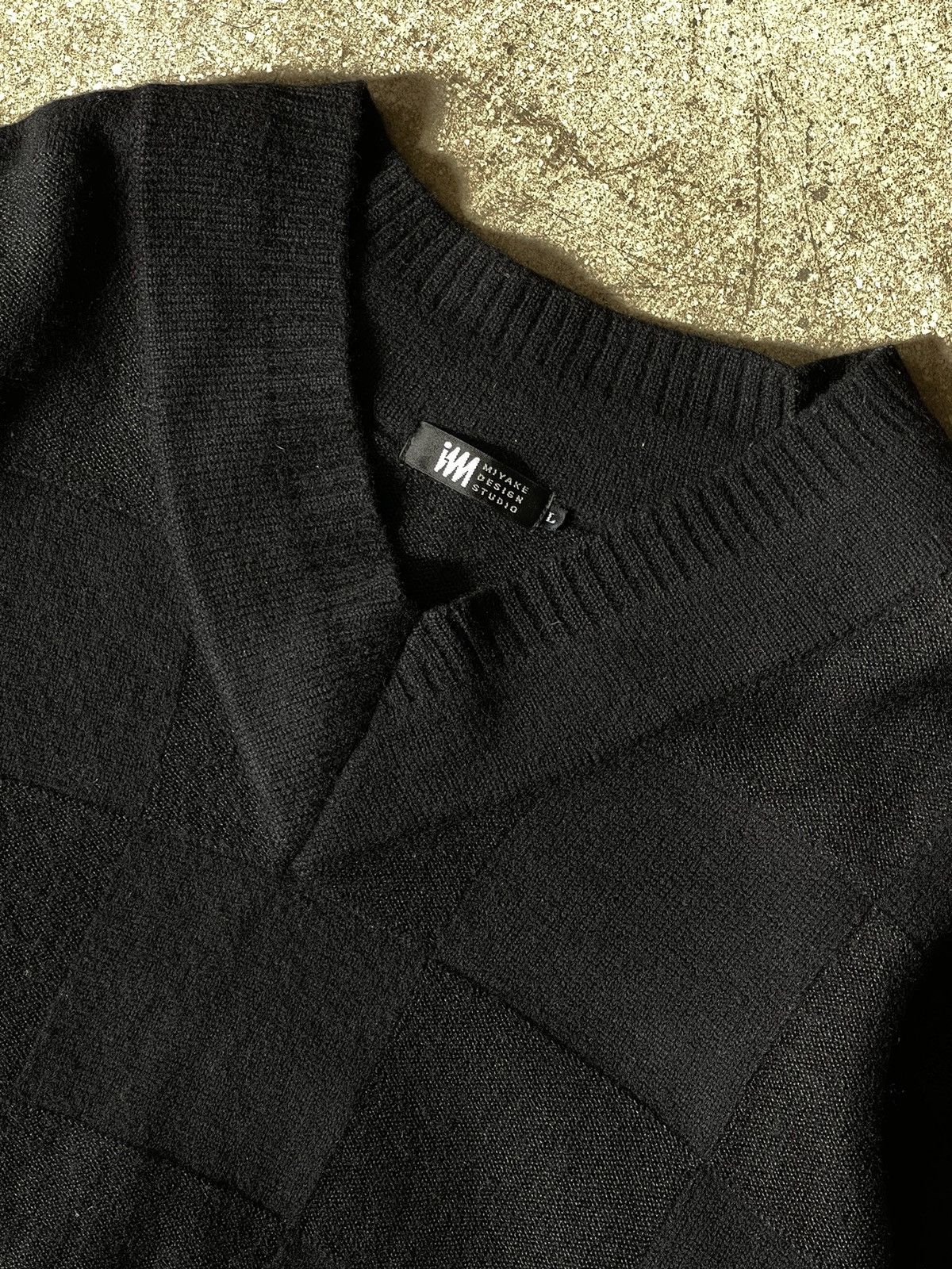 Issey Miyake 1980s Issey Miyake Design Studio Wool Rayon V Jumper Size US L / EU 52-54 / 3 - 2 Thumbnail