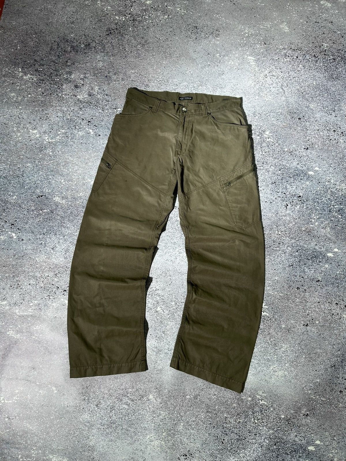 image of Arcteryx x Outdoor Style Go Out Vintage Arc’Teryx Pant Cargo Logo Gorpcore Style in Brown (Size 34)