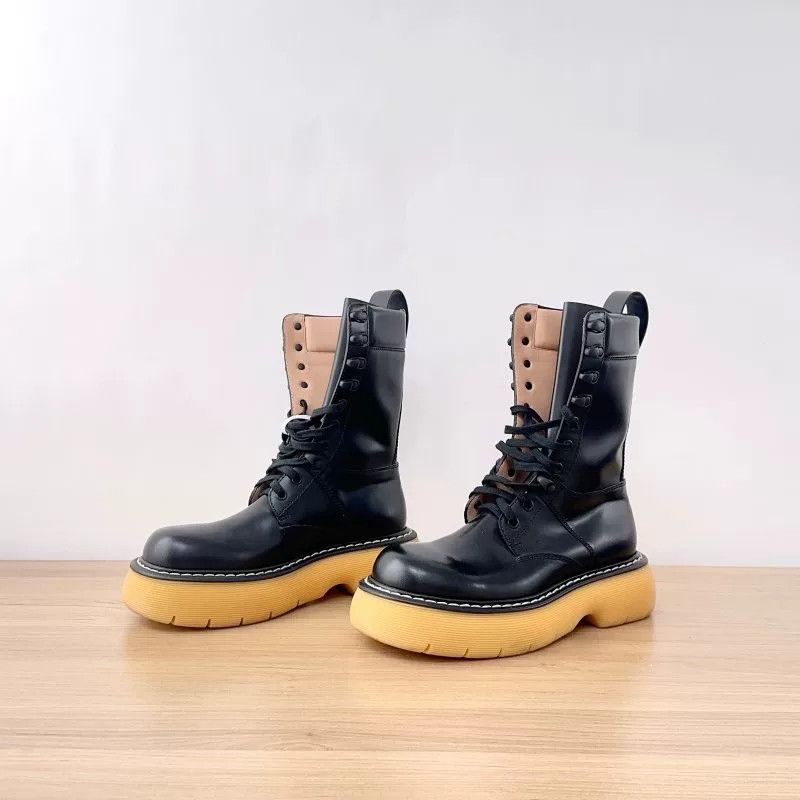 BV Swell Leather Lace-Up Ankle Boots