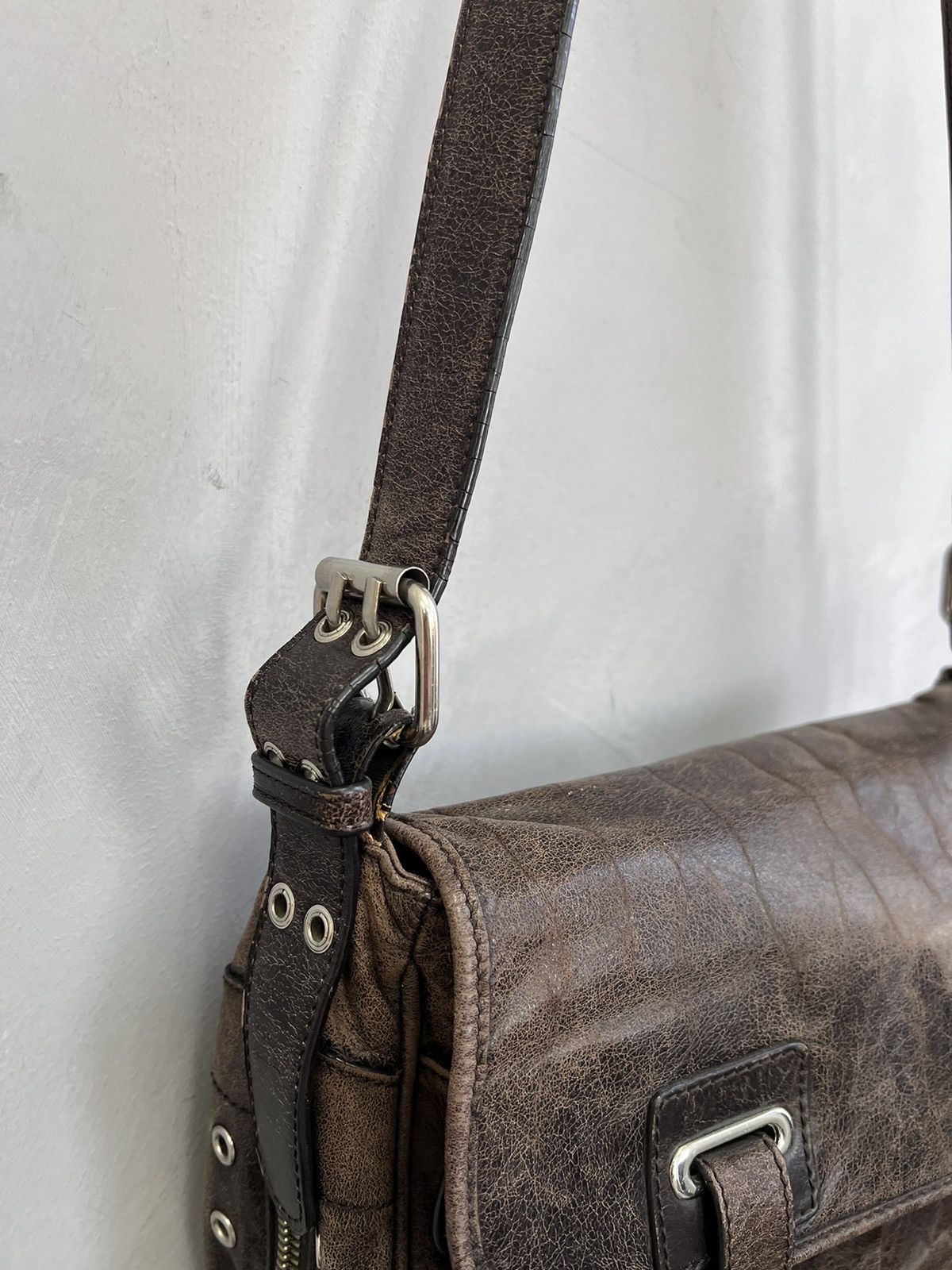 Japanese Brand VINTAGE Y2K LEATHER LGB STYLE KMRII LEATHER BAG Size ONE SIZE - 5 Thumbnail
