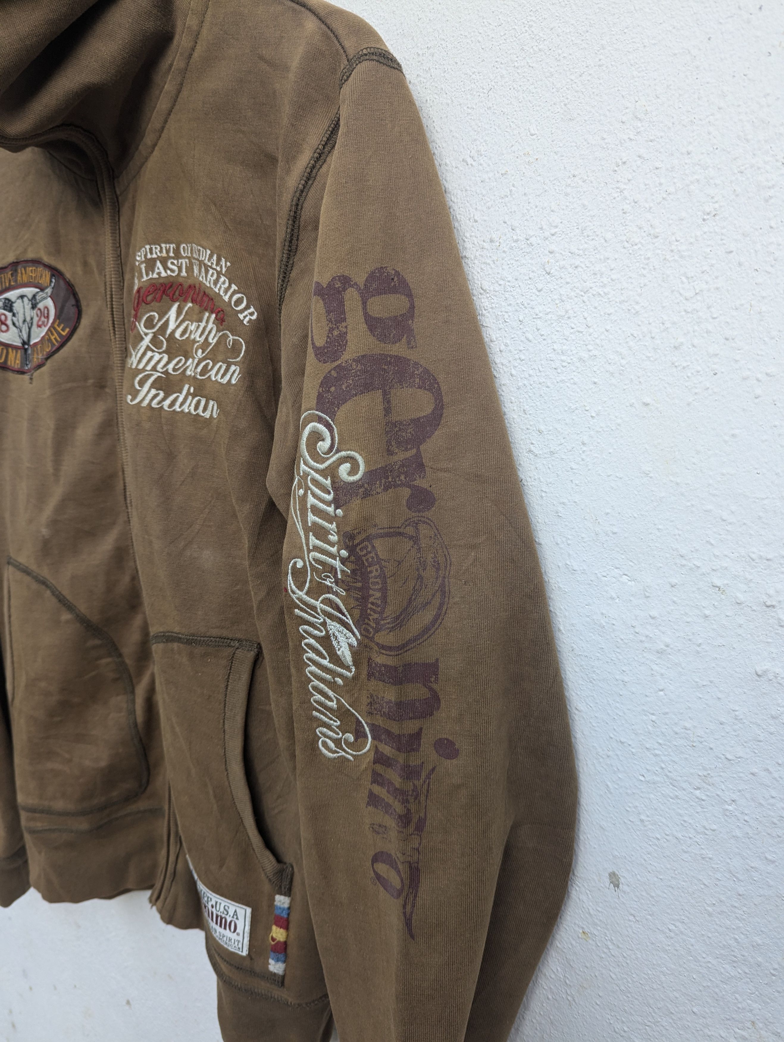 Native GERONIMO AMERICAN INDIAN COLAR SHARK SWEATER Size US M / EU 48-50 / 2 - 4 Thumbnail