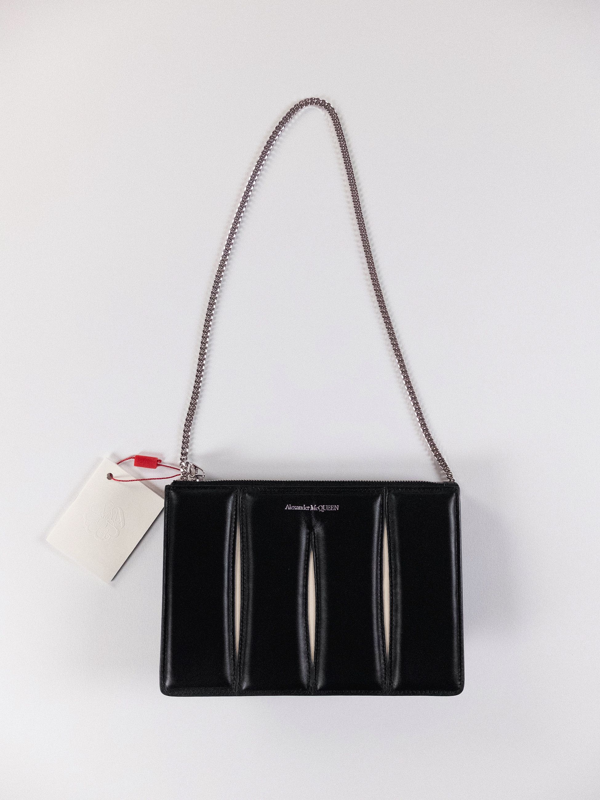 Alexander McQueen ALEXANDER MCQUEEN Slash black zip coin bag with chain strap Size ONE SIZE - 3 Thumbnail
