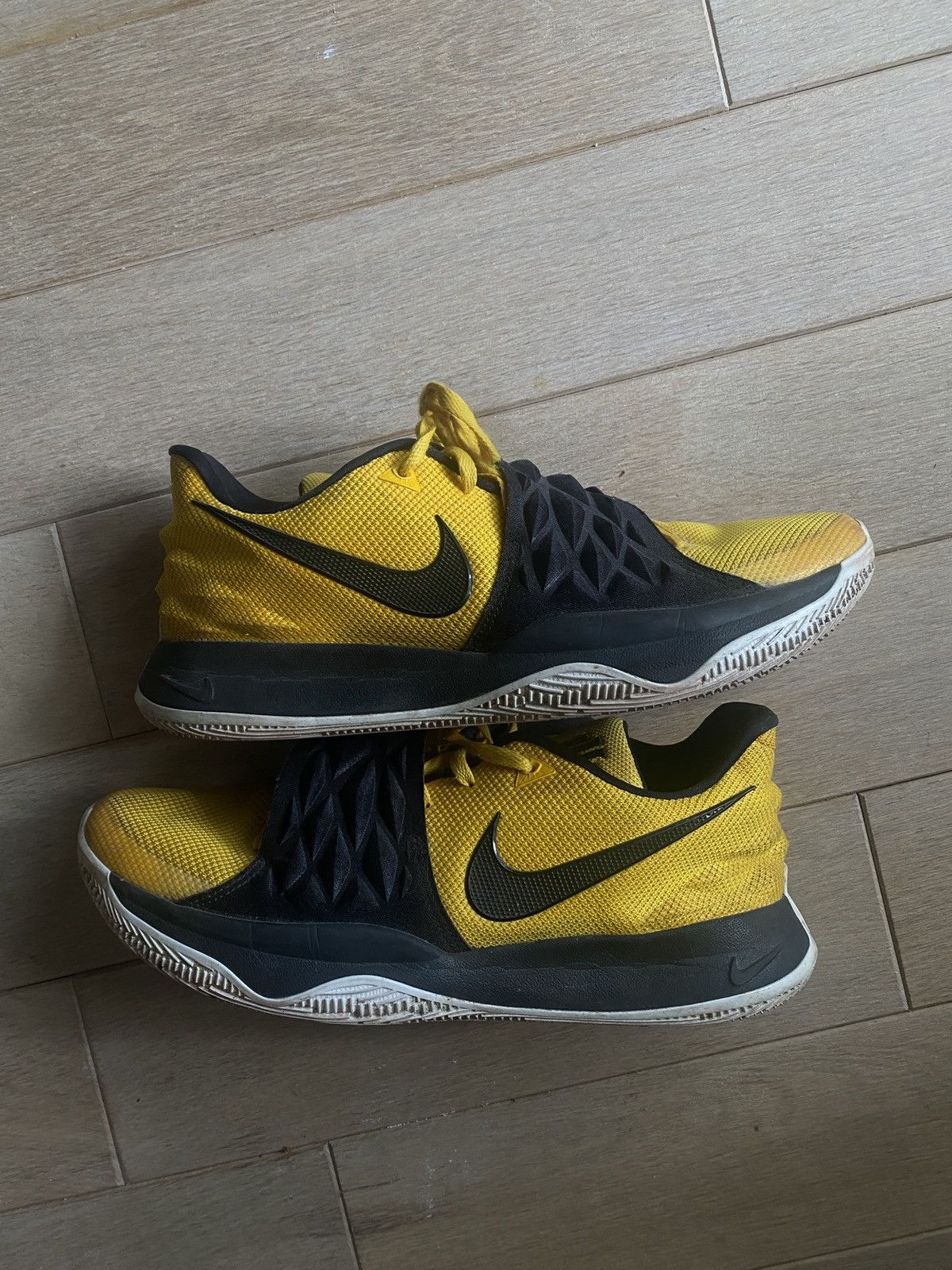 Nike Nike Kyrie Low 1 Size US 12 / EU 45 - 1 Thumbnail