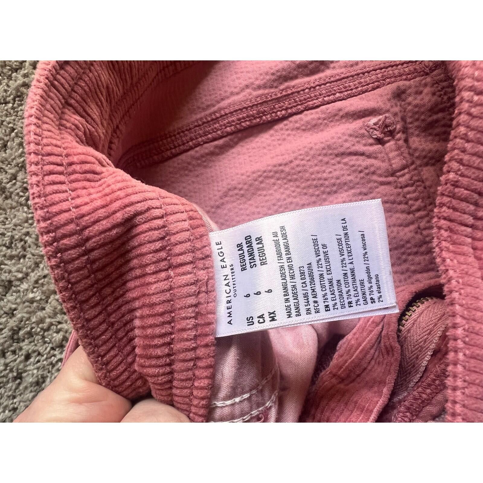 American Eagle Outfitters American Eagle Cargo Pants Womens 6 Pink Corduroy Wide Leg Size 28" / US 6 / IT 42 - 7 Thumbnail