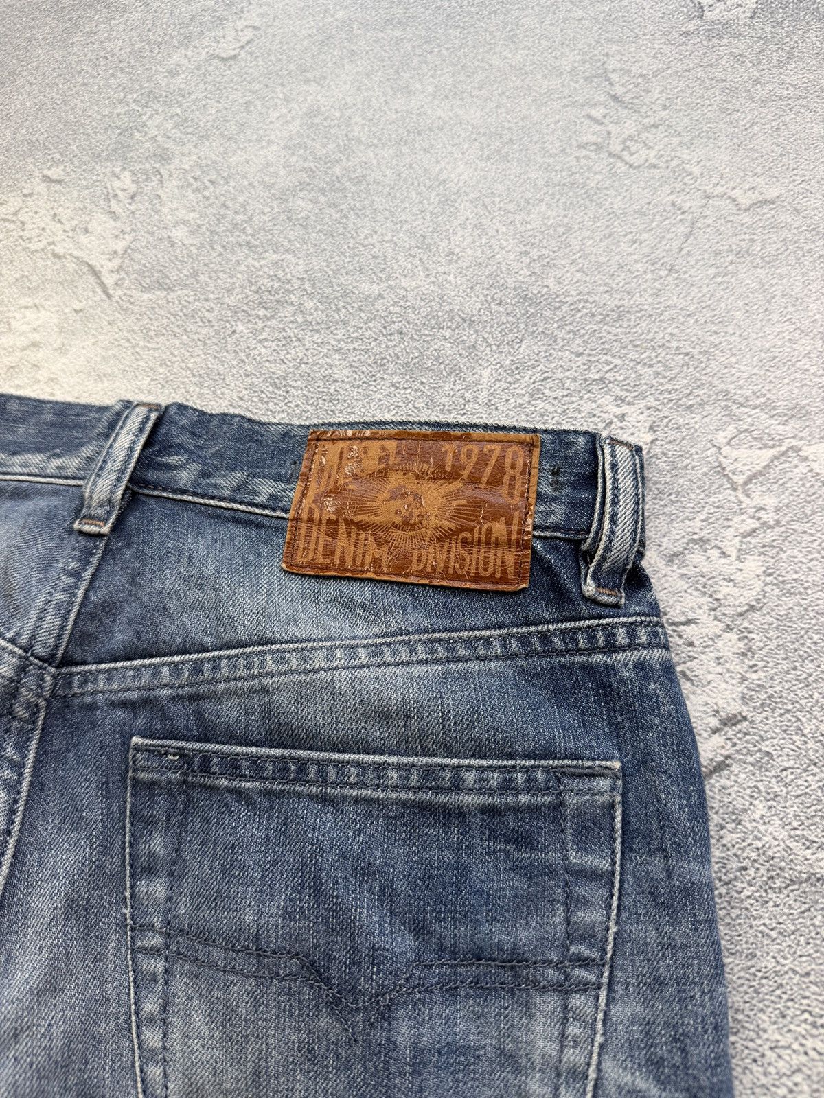 Diesel Vintage Diesel Jeans Flared Wide Japanese Y2K Faded Distress Size US 26 / EU 42 - 13 Thumbnail