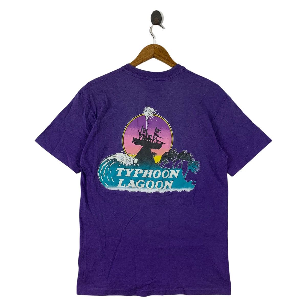 Vintage 90s TYPHOON LAGOON disneyland movie tee