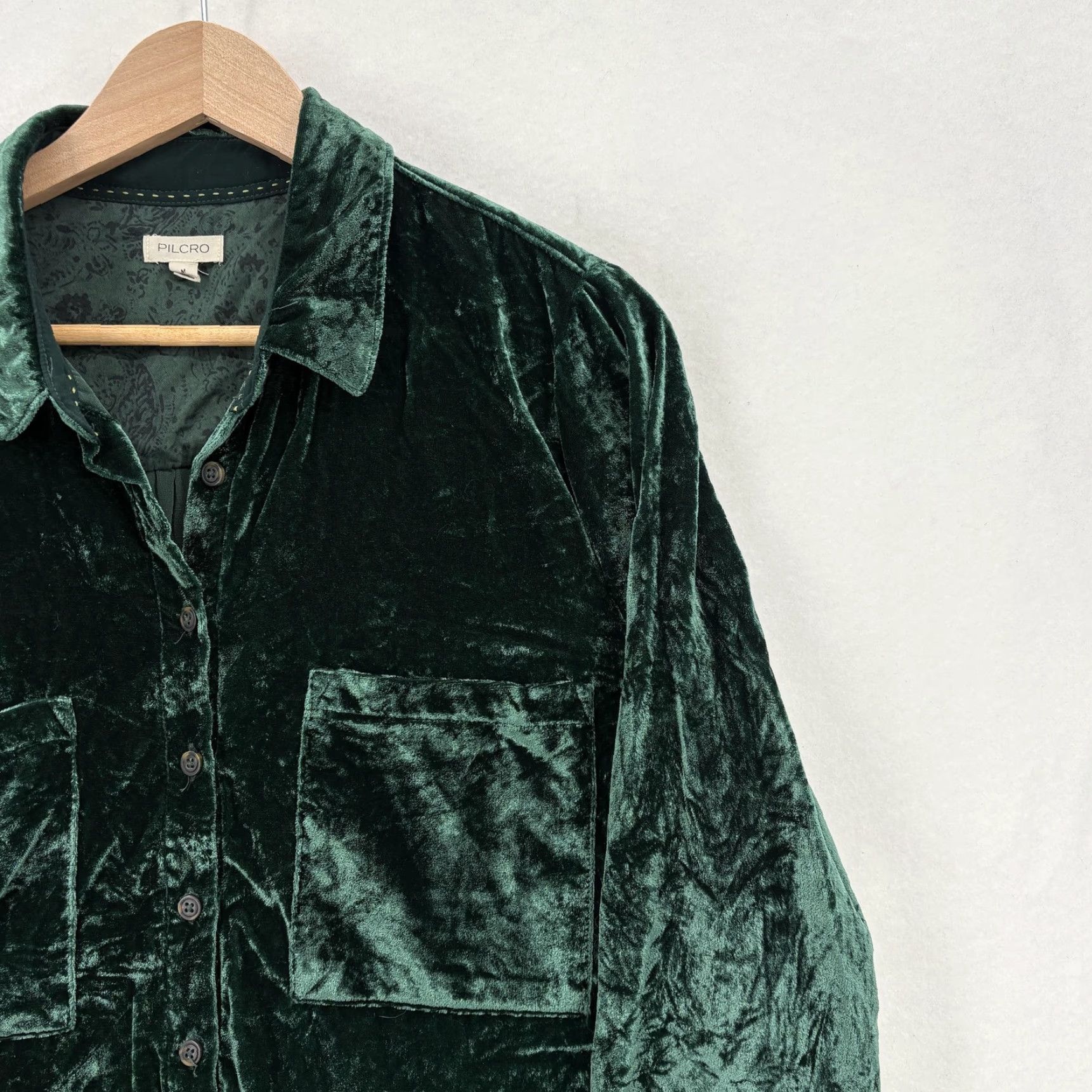 Vintage VINTAGE Anthropologie Pilcro The Hadley Velvet Button Down Shirt Womens M Green Size M / US 6-8 / IT 42-44 - 2 Thumbnail