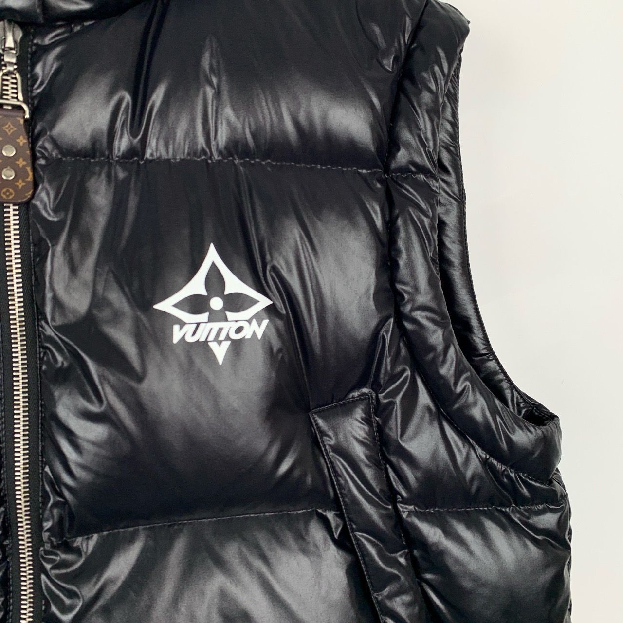 Louis Vuitton Louis Vuitton Logo Print Black Hooded Down Vest (Size 32) Size XXS / US 00 / IT 34 - 5 Thumbnail