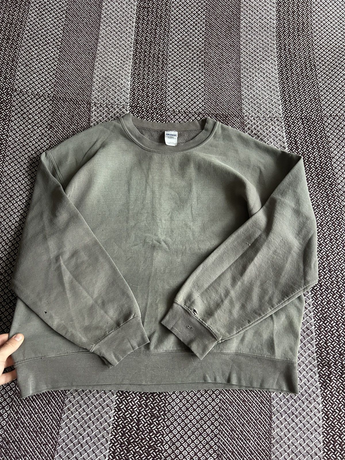 Vintage Vintage Thrashed Gildan Baggy Faded Sweatshirt Streetwear Size US L / EU 52-54 / 3 - 10 Thumbnail