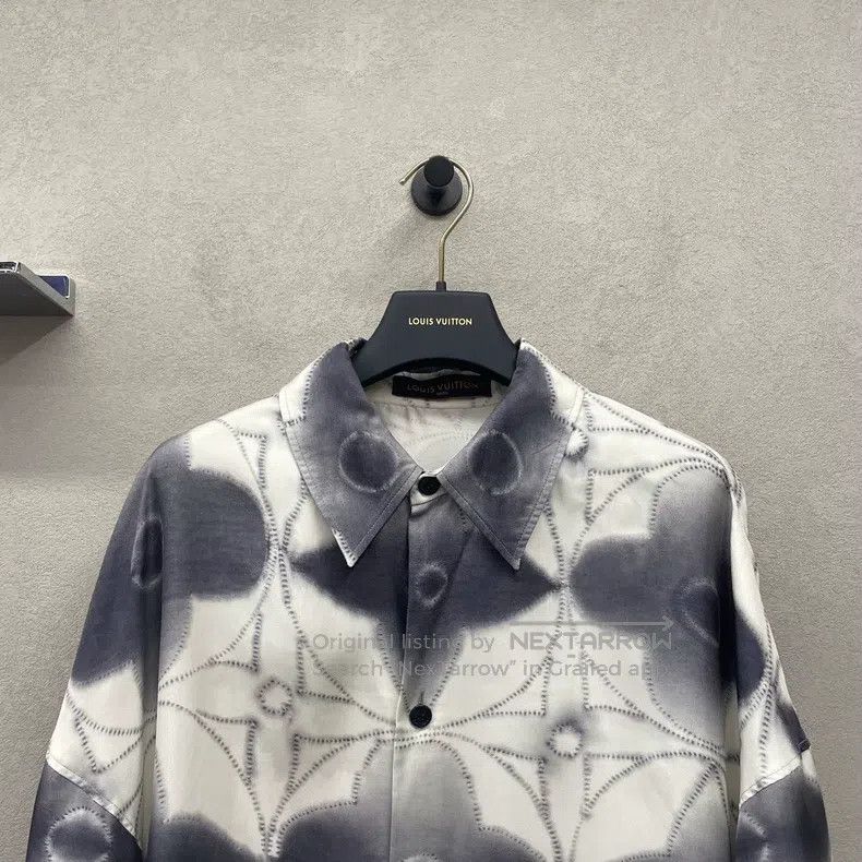 Louis Vuitton Louis Vuitton Gradient Logo Full Print Short Sleeve Shirt Size US L / EU 52-54 / 3 - 4 Thumbnail