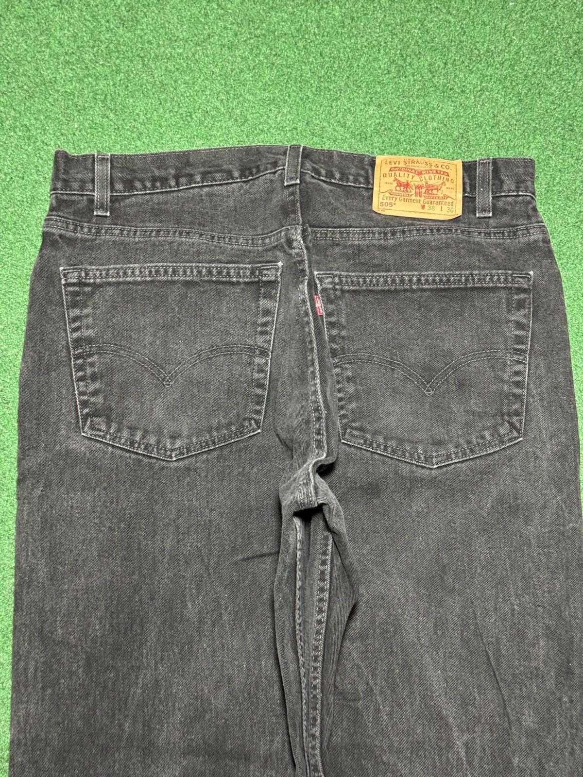 Levi's Vintage Clothing Vintage Levi’s 505 Straight Leg 37x30 Black Denim Jeans Size US 37 - 2 Thumbnail
