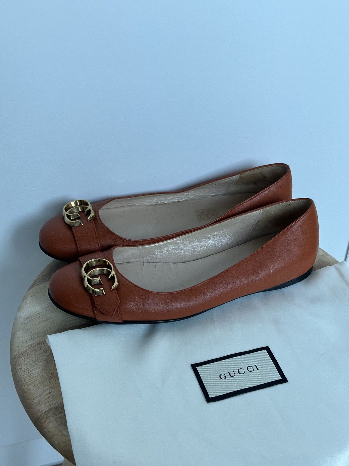 Gucci Brown ballet flats in great condition metal GG logo