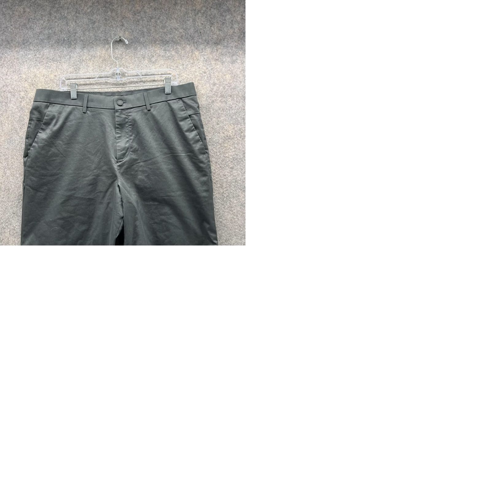 Banana Republic Banana Republic Shorts Mens 36 Gray Men Adult Aiden Chino Flat Front Cotton Casual Size US 36 / EU 52 - 9 Thumbnail