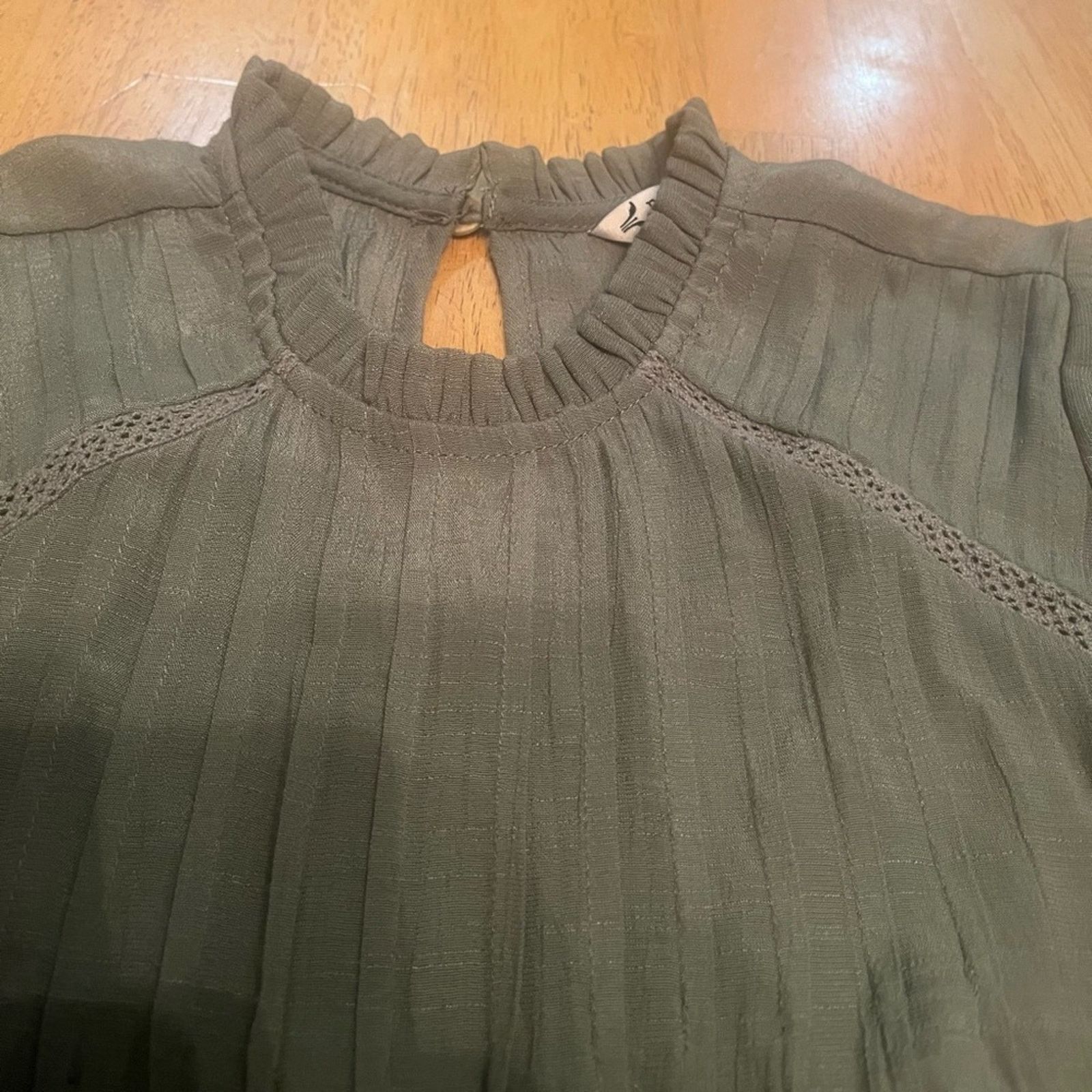 Nanette Lepore Nanette Lepore pin tucked woven sleeveless top, size Small. Size S / US 4 / IT 40 - 3 Thumbnail