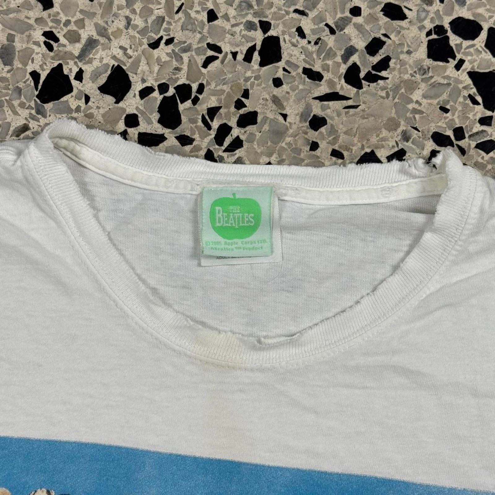 Fruit Of The Loom × Vintage VINTAGE Y2K 2005 THE BEATLES BAND COVER THRASHED TEE: Size US XL / EU 56 / 4 - 6 Thumbnail