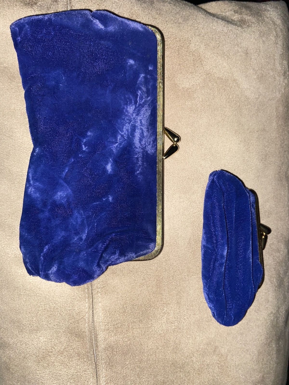 Vintage Beautiful Lady's wallet coin Broaches - velvet royal blue Size ONE SIZE - 4 Thumbnail