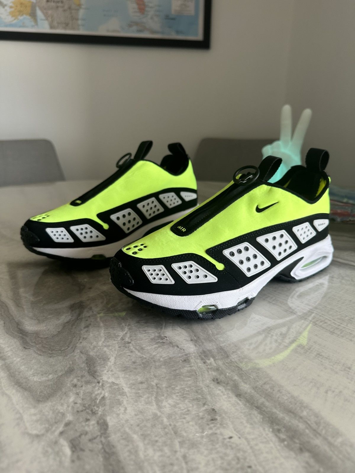 Nike Nike Air Max SNDR Women’s Sneakers in Volt / Black Size US 9 / IT 39 - 2 Thumbnail