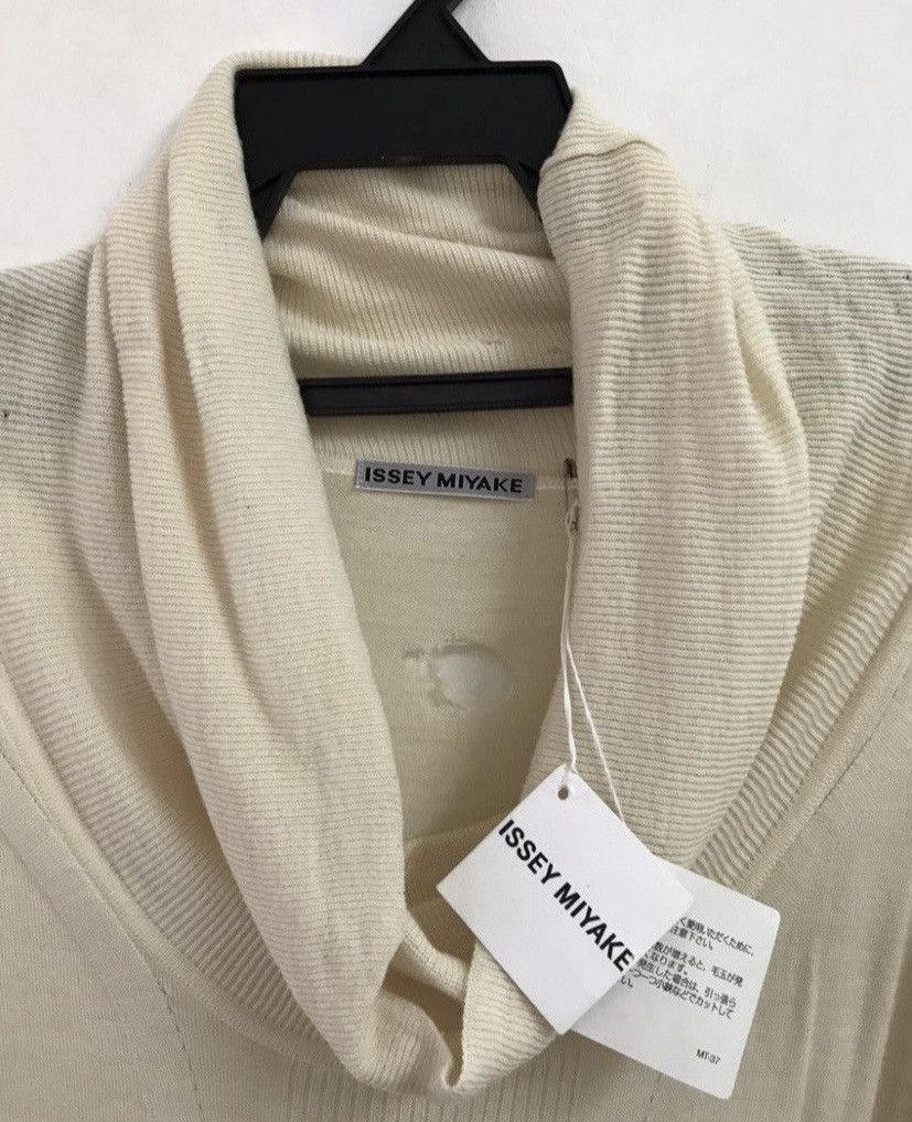 Issey Miyake ISSEY MIYAKE Turtleneck Soft Wool Knit Distressed Size US M / EU 48-50 / 2 - 3 Thumbnail