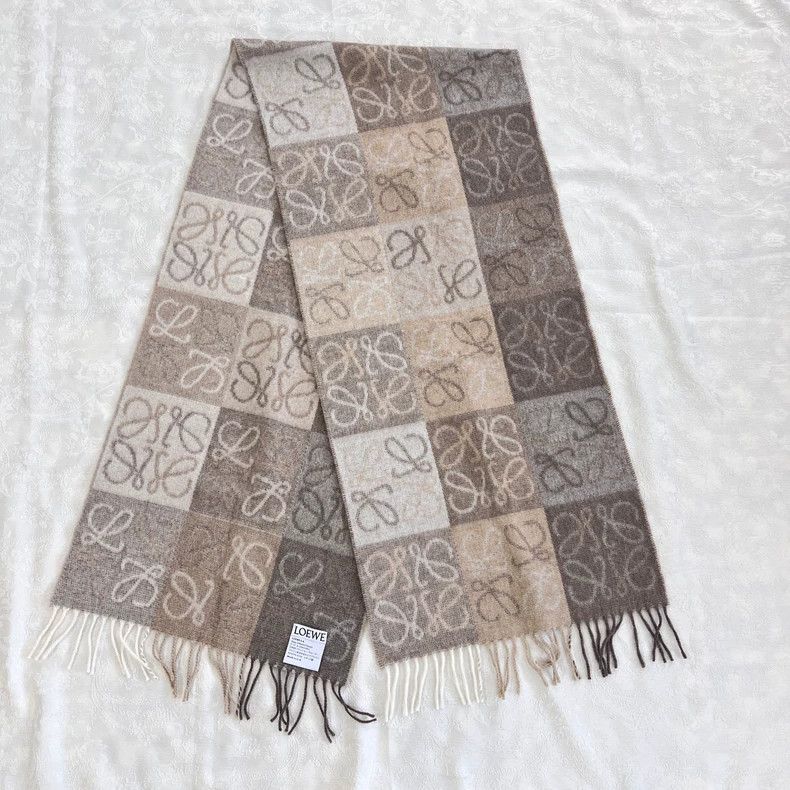 Loewe LOEWE A scarf covered with geometric patterns Size ONE SIZE - 1 Thumbnail