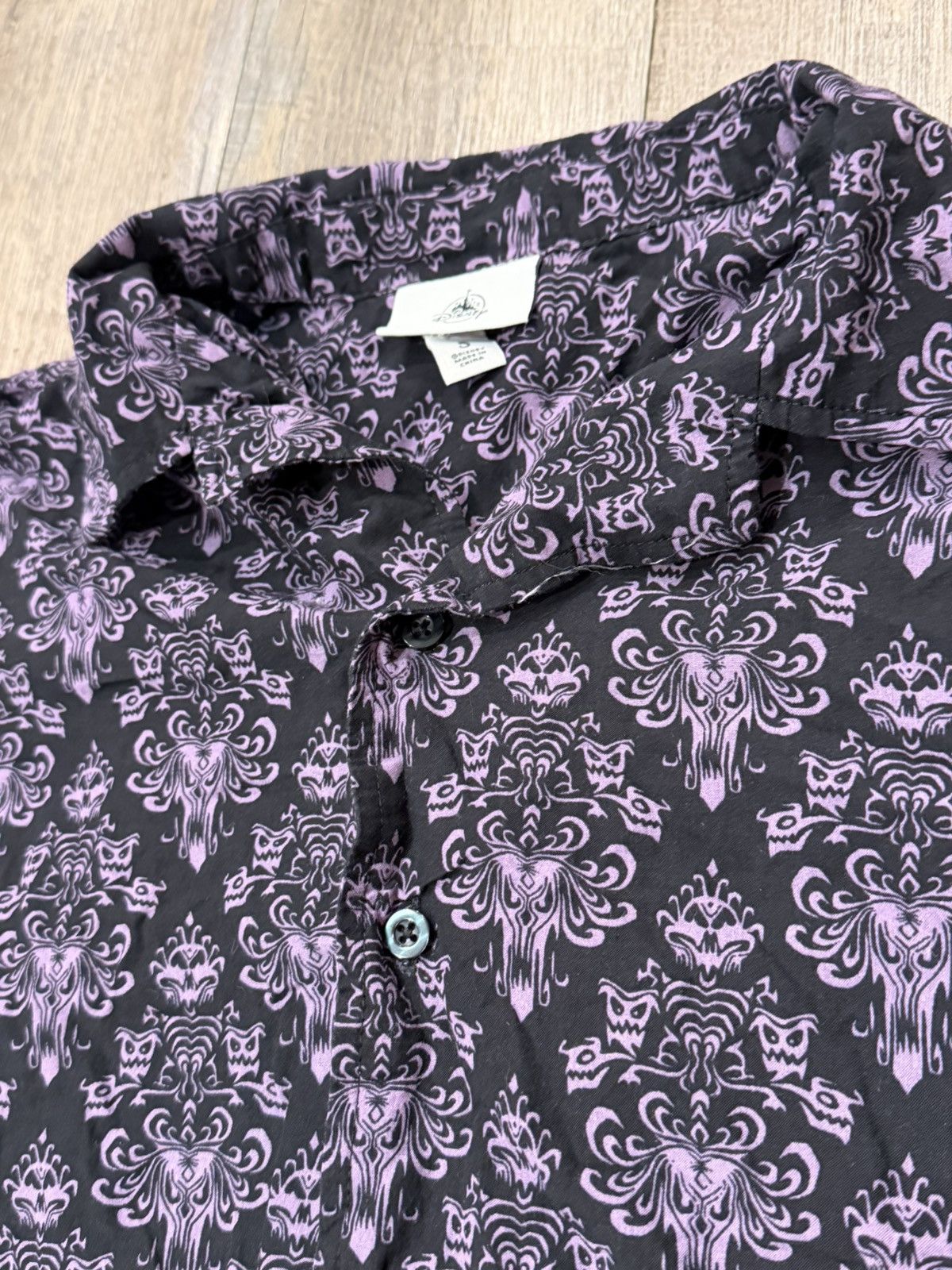 Disney Disney Haunted Mansion Purple Wallpaper Button Mens Shirt Size US S / EU 44-46 / 1 - 2 Thumbnail