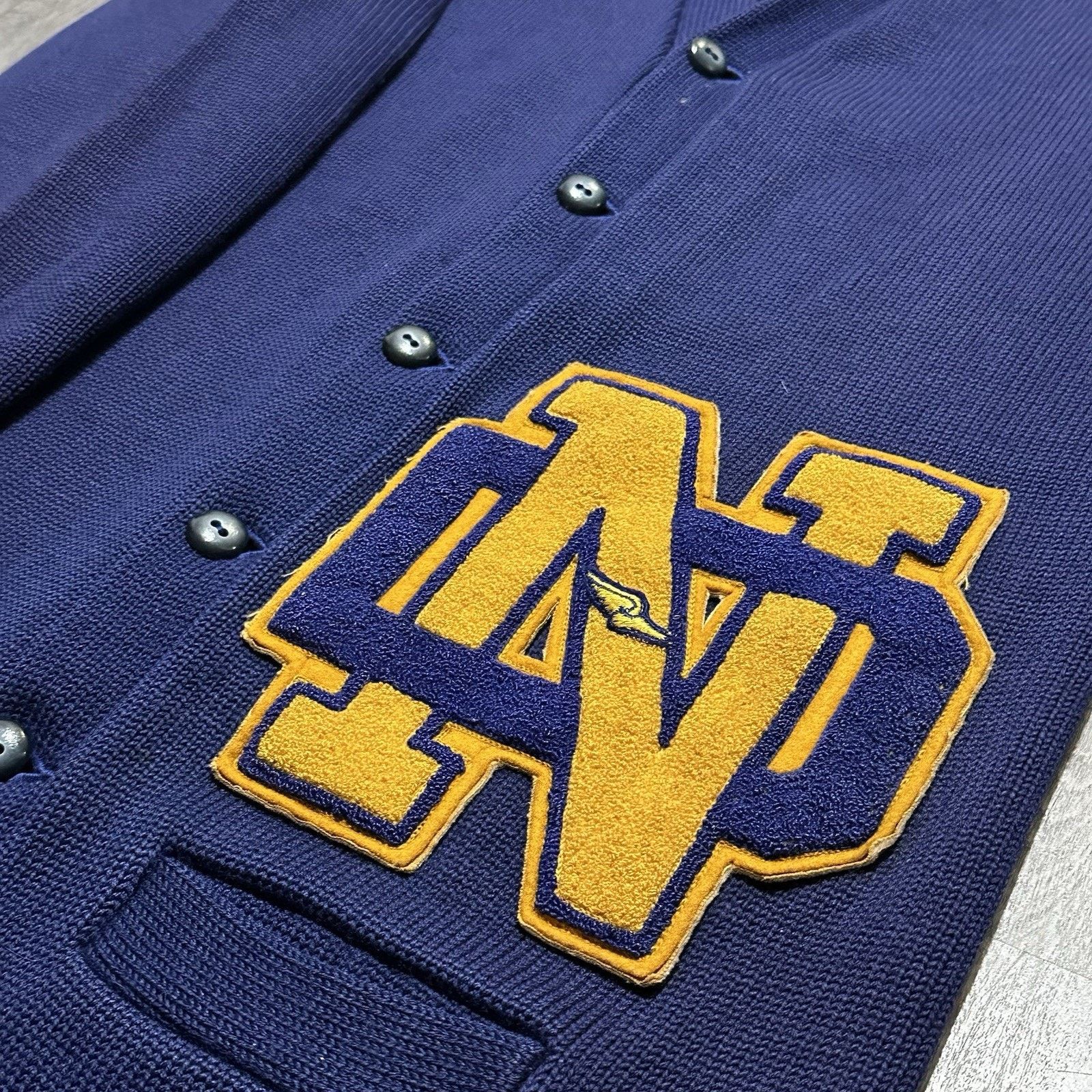 Vintage VTG Notre Dame Men’s Medium Criterion Mills Cardigan Sweater Size US M / EU 48-50 / 2 - 3 Thumbnail