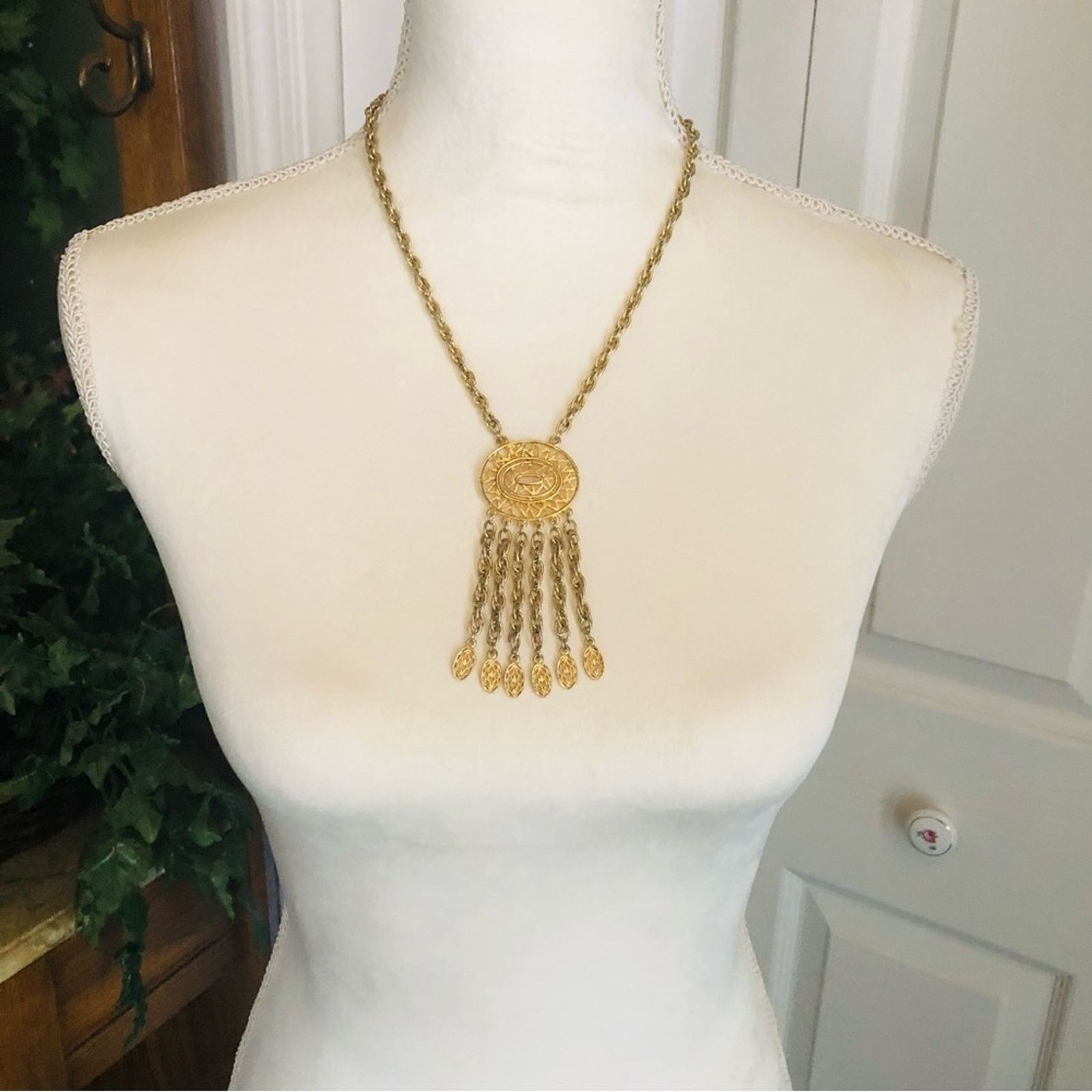 Vintage Vintage gold medallion fringe braided chain necklace Size ONE SIZE - 4 Thumbnail