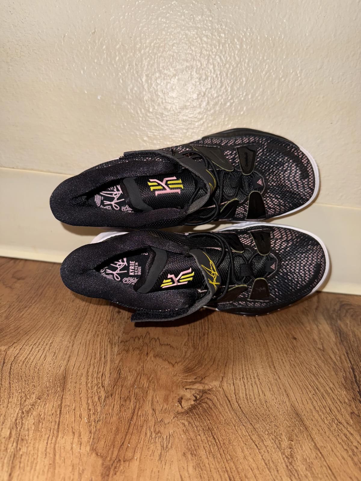 Nike Nike Kyrie 7 Ripple Effect (PS) Size US 5 / EU 37 - 6 Thumbnail