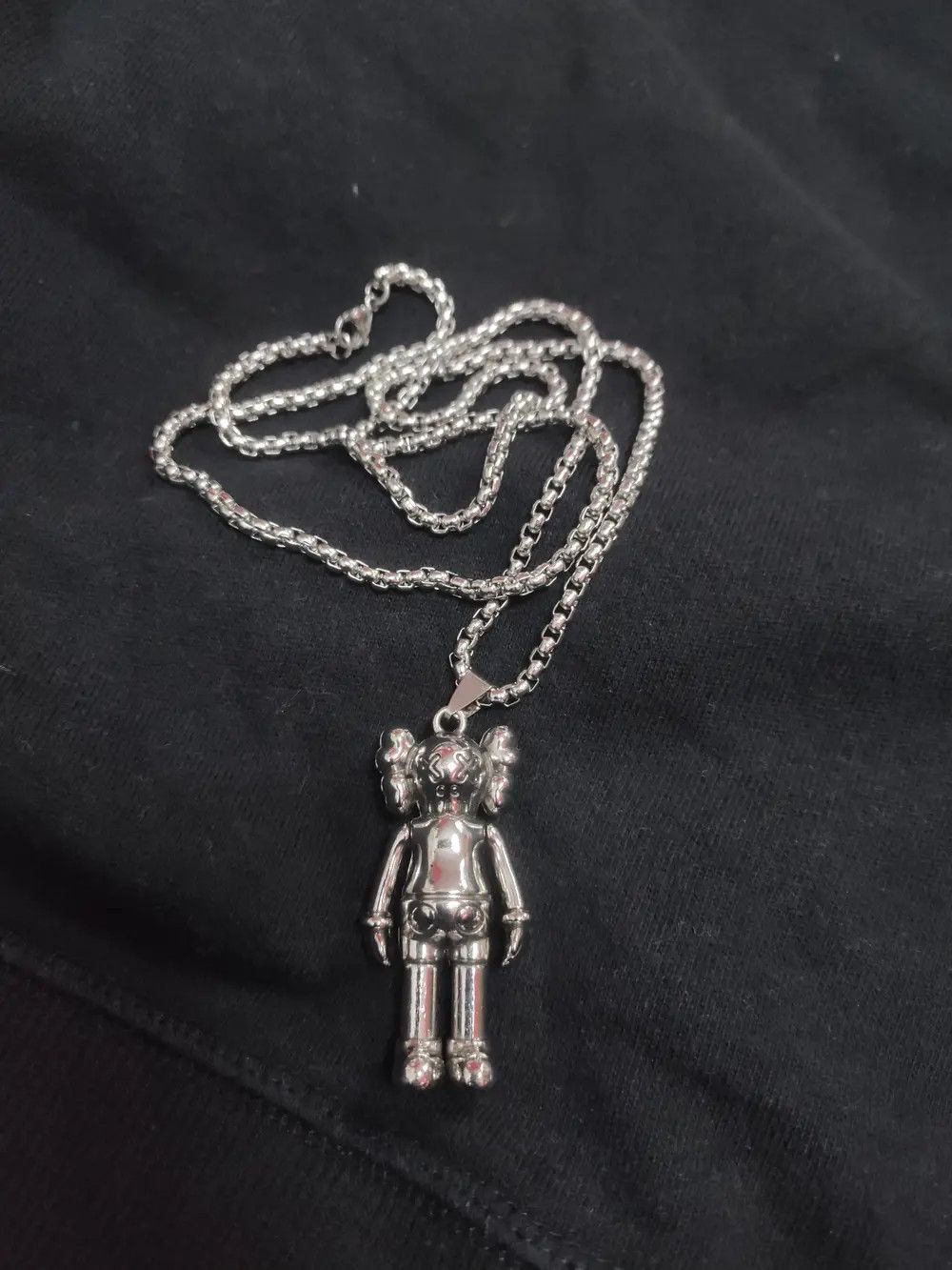 Kaws × Uniqlo Kaws sweatshirt get free kaws necklace Size US M / EU 48-50 / 2 - 4 Thumbnail