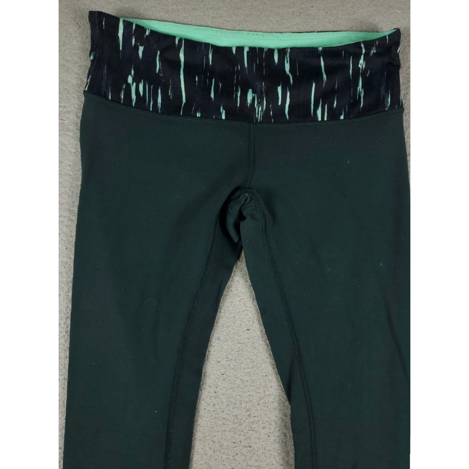Lululemon Lululemon Pants Womens 8 Green Wunder Under Stretch Leggings Regular Slim Pockets Activewear Leggings Womens Size 30" / US 8 / IT 44 - 2 Thumbnail
