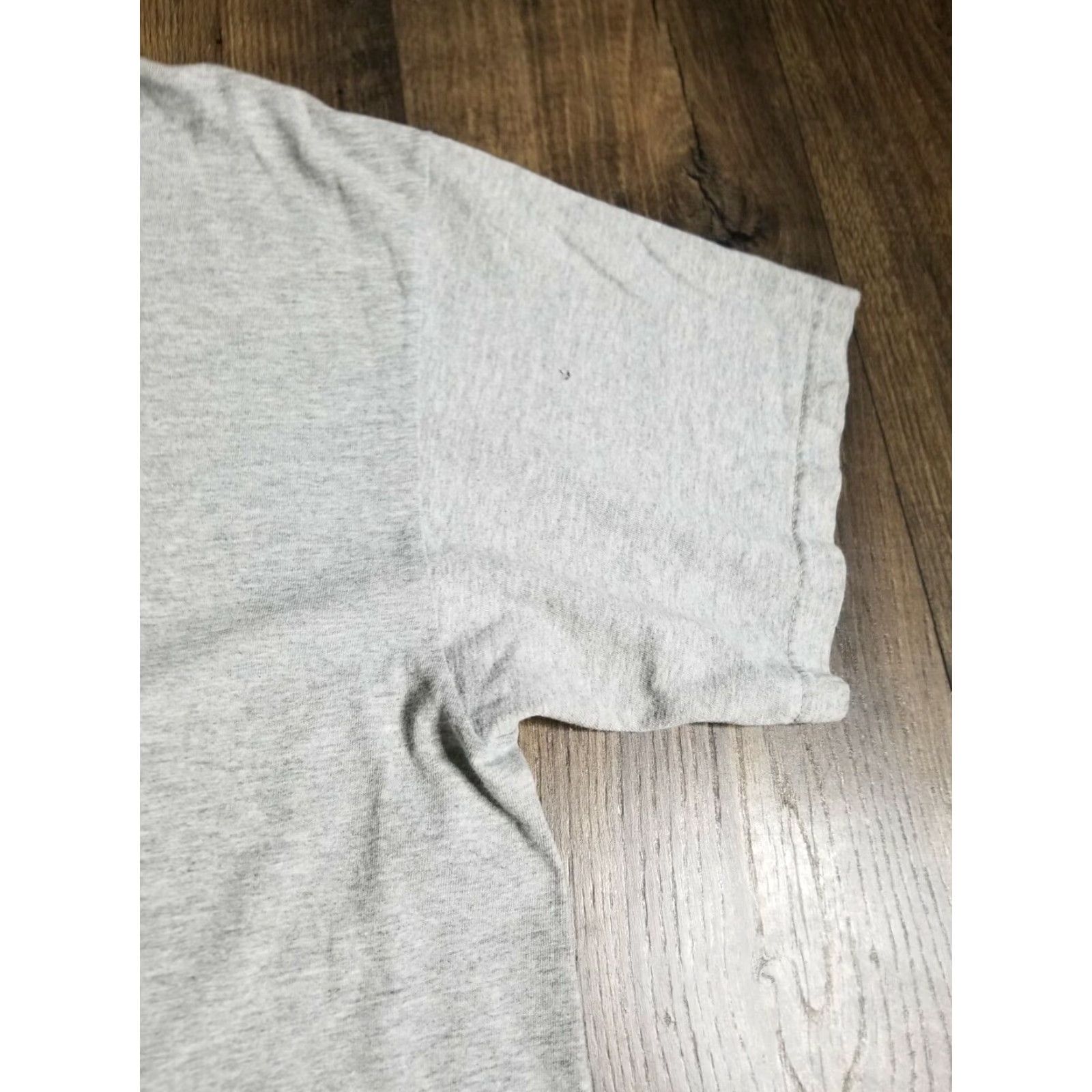 Nike VINTAGE Nike 90s Basketball T-Shirt Men Large Gray Double-Sided Logo Distressed Size US L / EU 52-54 / 3 - 4 Thumbnail