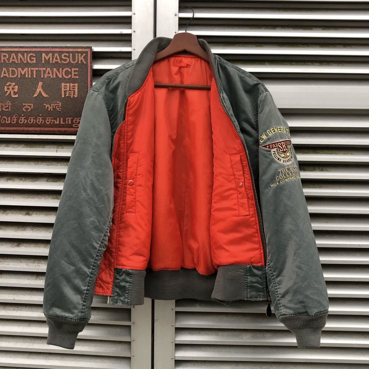 Vintage Vintage Sun Faded CAPABLE Intermediate Ma-1 Bomber Jacket Size US M / EU 48-50 / 2 - 2 Thumbnail