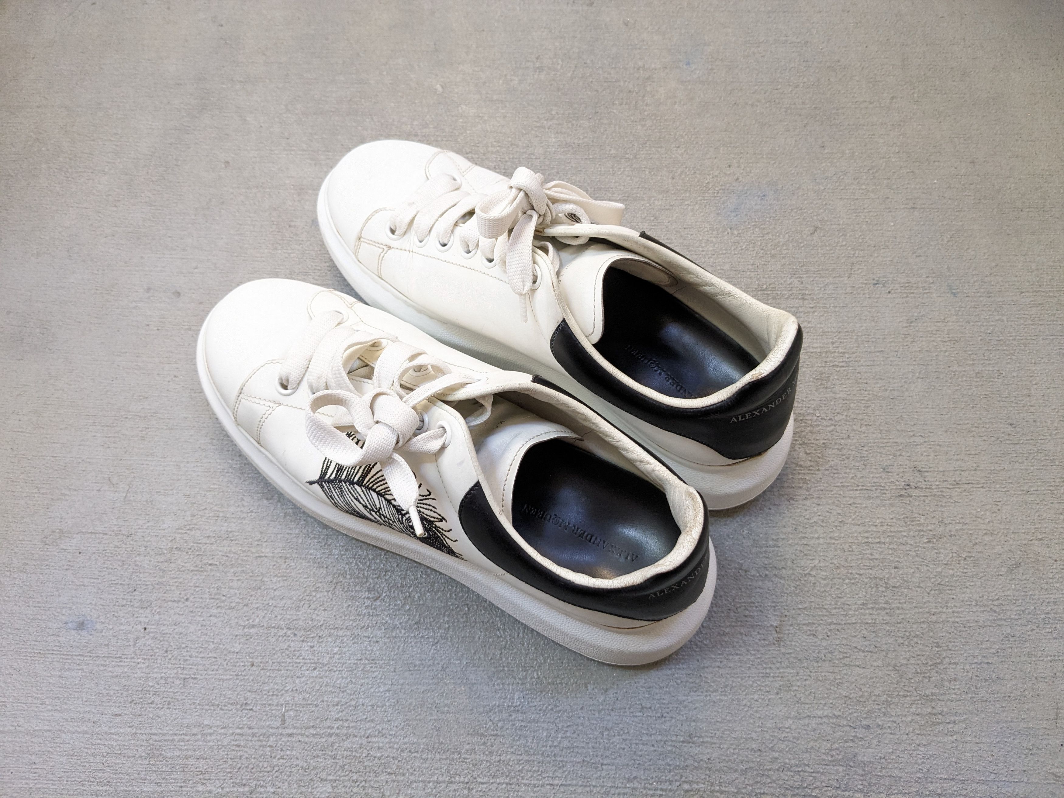 Alexander McQueen Alexander McQueen Larry Oversized Sneakers 9 42 White Black Size US 9 / EU 42 - 15 Thumbnail