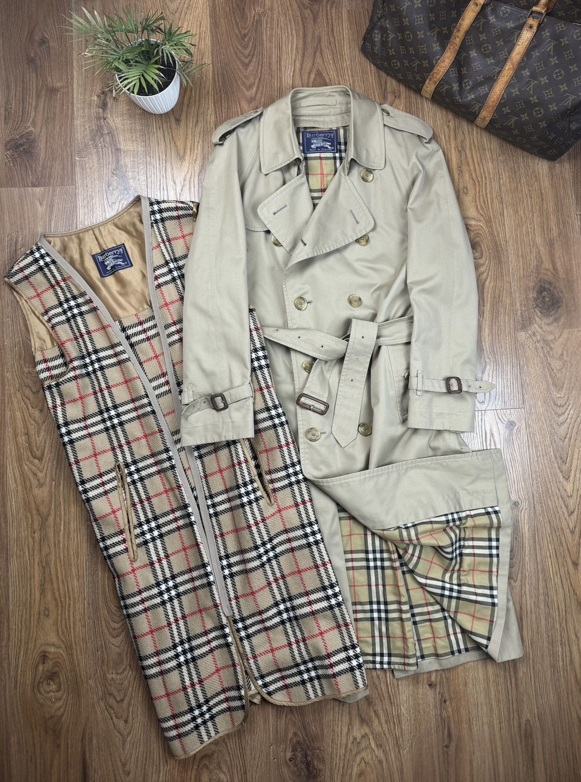 Burberry Vintage trench coat Burberry original luxury streetwear item Size L / US 10 / IT 46 - 1 Thumbnail