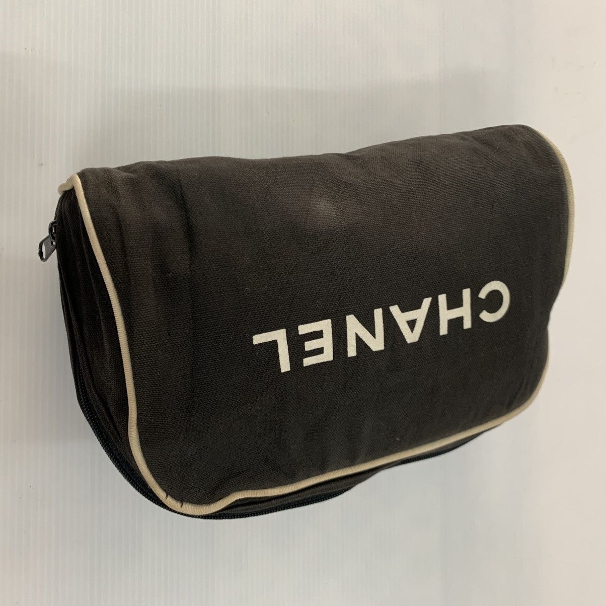 Vintage Chanel Vintage Clutch Makeup Bag Size ONE SIZE - 4 Thumbnail